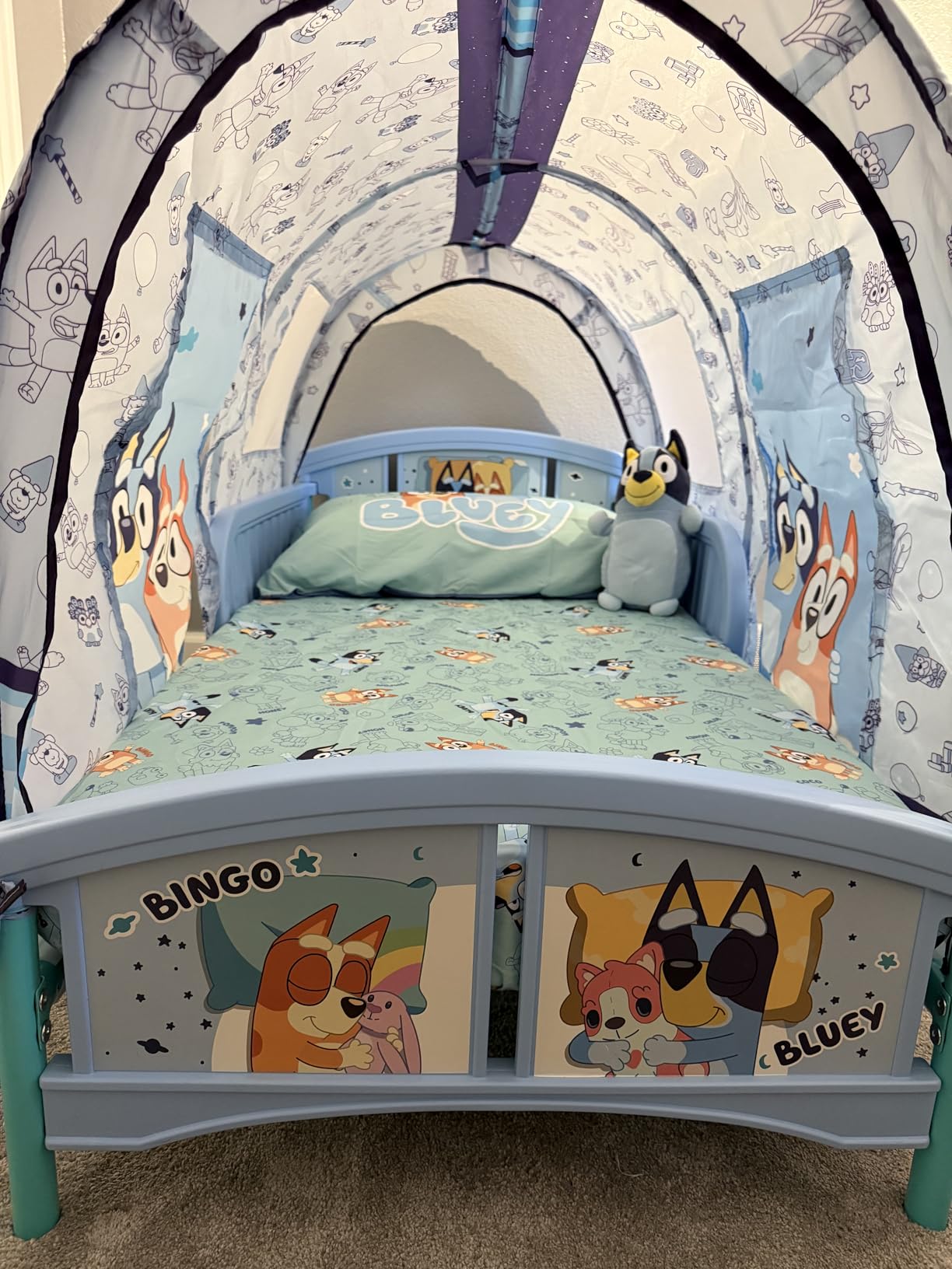 Delta Children – Bluey Plastic Toddler Bed with Tent customer photo 1