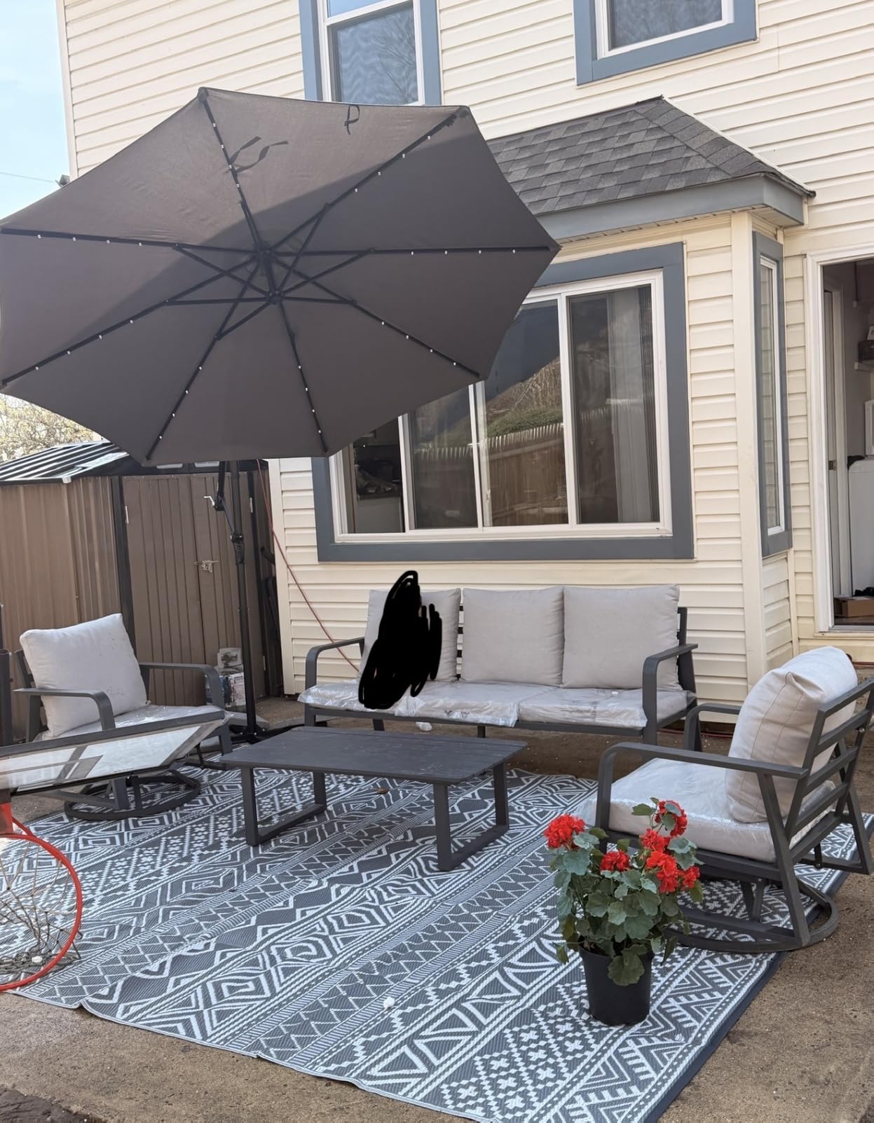 wikiwiki 10ft Solar LED Offset Patio Umbrella, Outdoor Cantilever Patio Umbrellas with Solar Lights for Backyard, Poolside and Garden, Easy Tilt Adjustment, 32 LED Lights & Polyester Shade, Dark Gray customer photo 2
