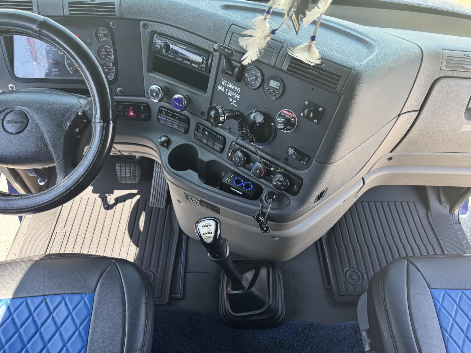 TAPTES Floor Mats for Chrysler Town & Country/Dodge Grand Caravan customer photo 1