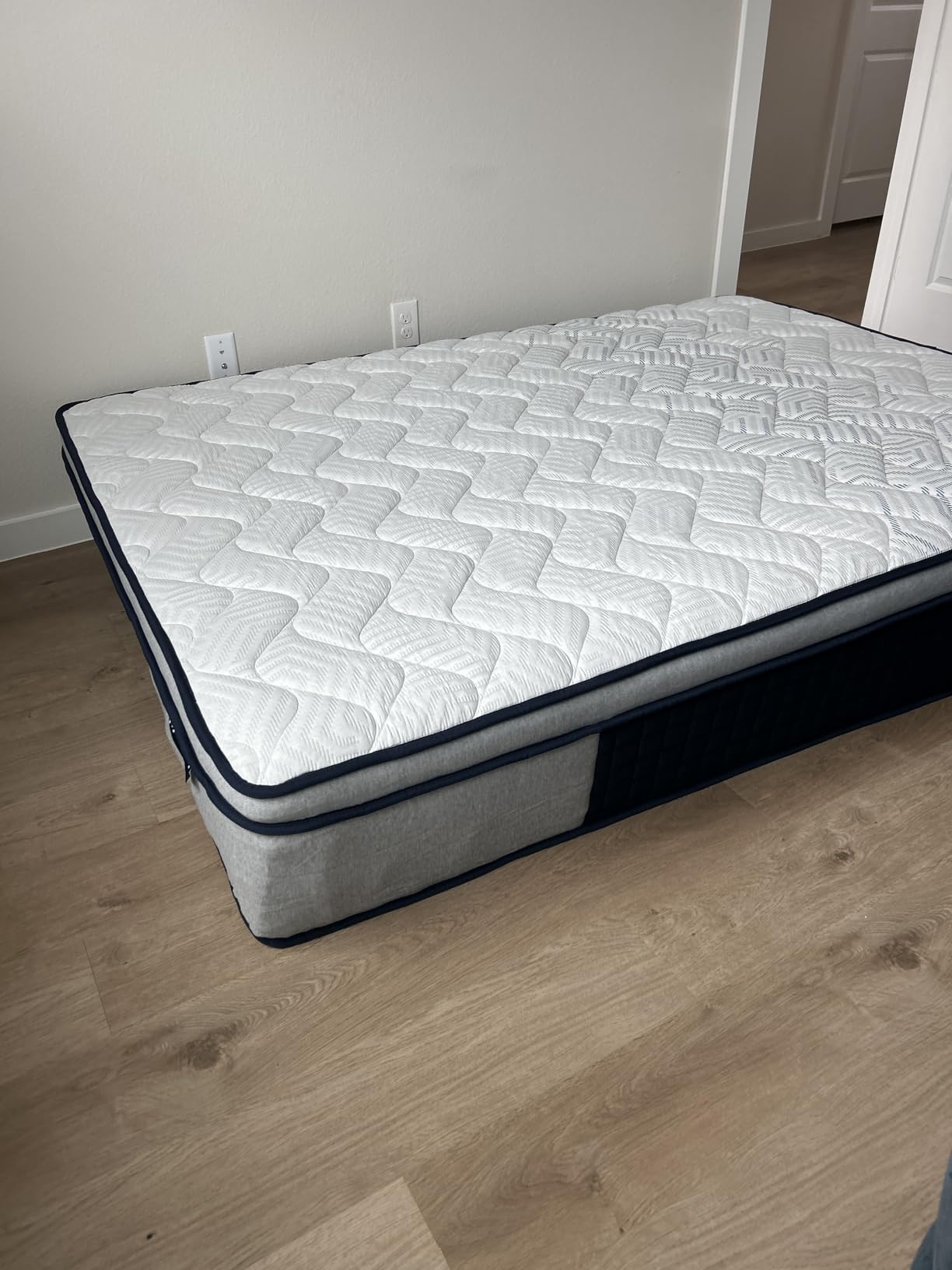 Extra Firm Queen Mattress 14 Inch, Deep Sleep Hybrid Mattress for Lumbar Support & Back Side Sleepers, Pain Relief Mattresses in a Box with Pocket Springs & Cooling Gel - 365-Night Trial, CertiPUR-US customer photo 2
