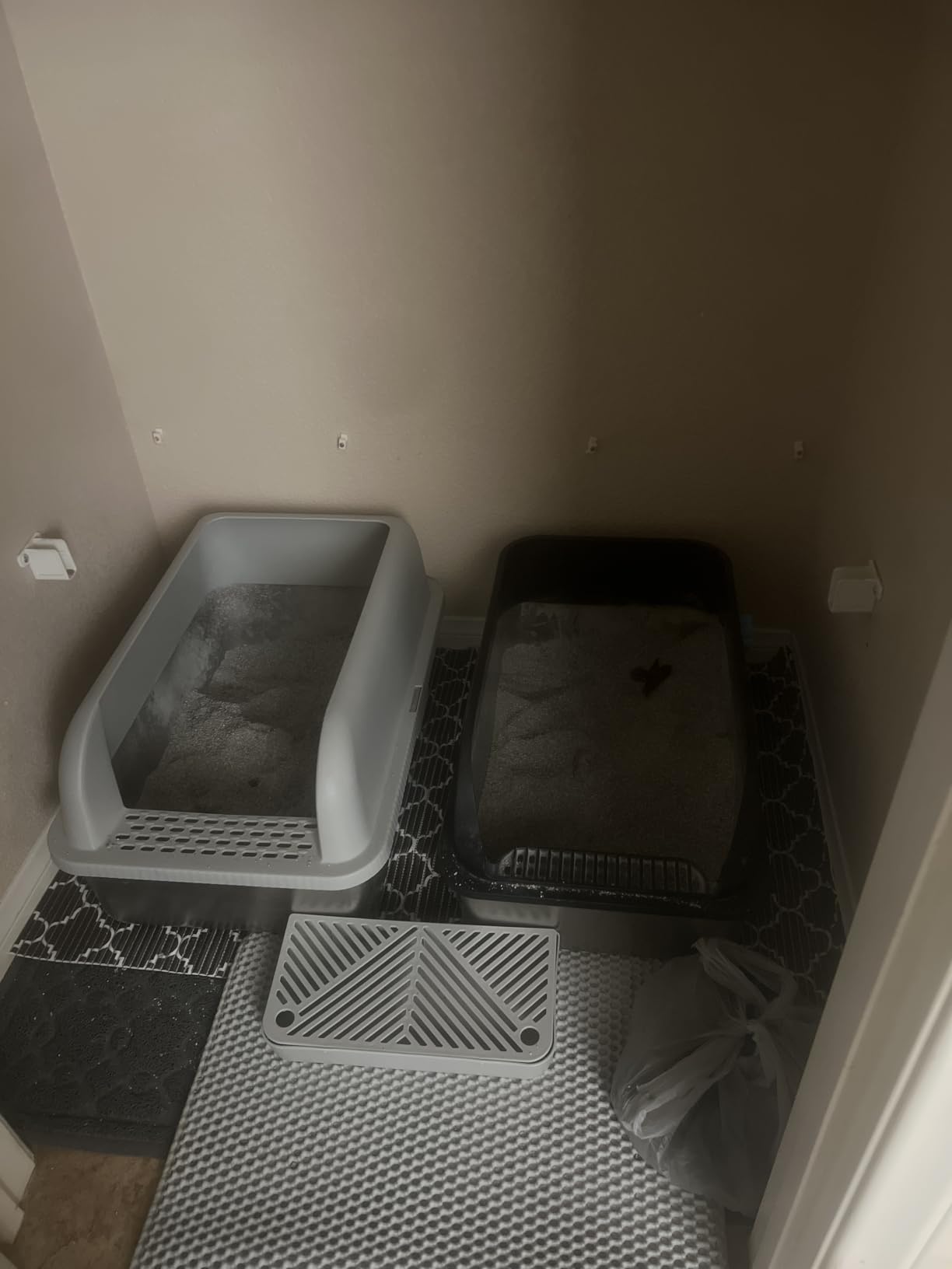 Extra Large Stainless Steel Litter Box with Lid, XL Odor Free Metal Litter Box with High Sides for Big Cats, Open Top Easy Cleaning Kitty Box Anti-Urine Leakage, Non-Sticky, Include Scoop, Black customer photo 1