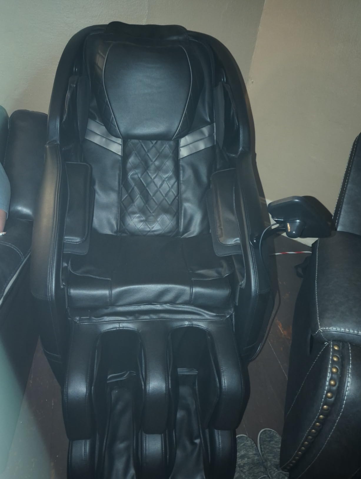 Mazzup Full Body Zero Gravity Shiatsu Massage Chair with Fully Assembled, LCD Screen, Shortcut Keys, USB Charging Port, Heat, for Loved Ones, Parents, Black customer photo 2