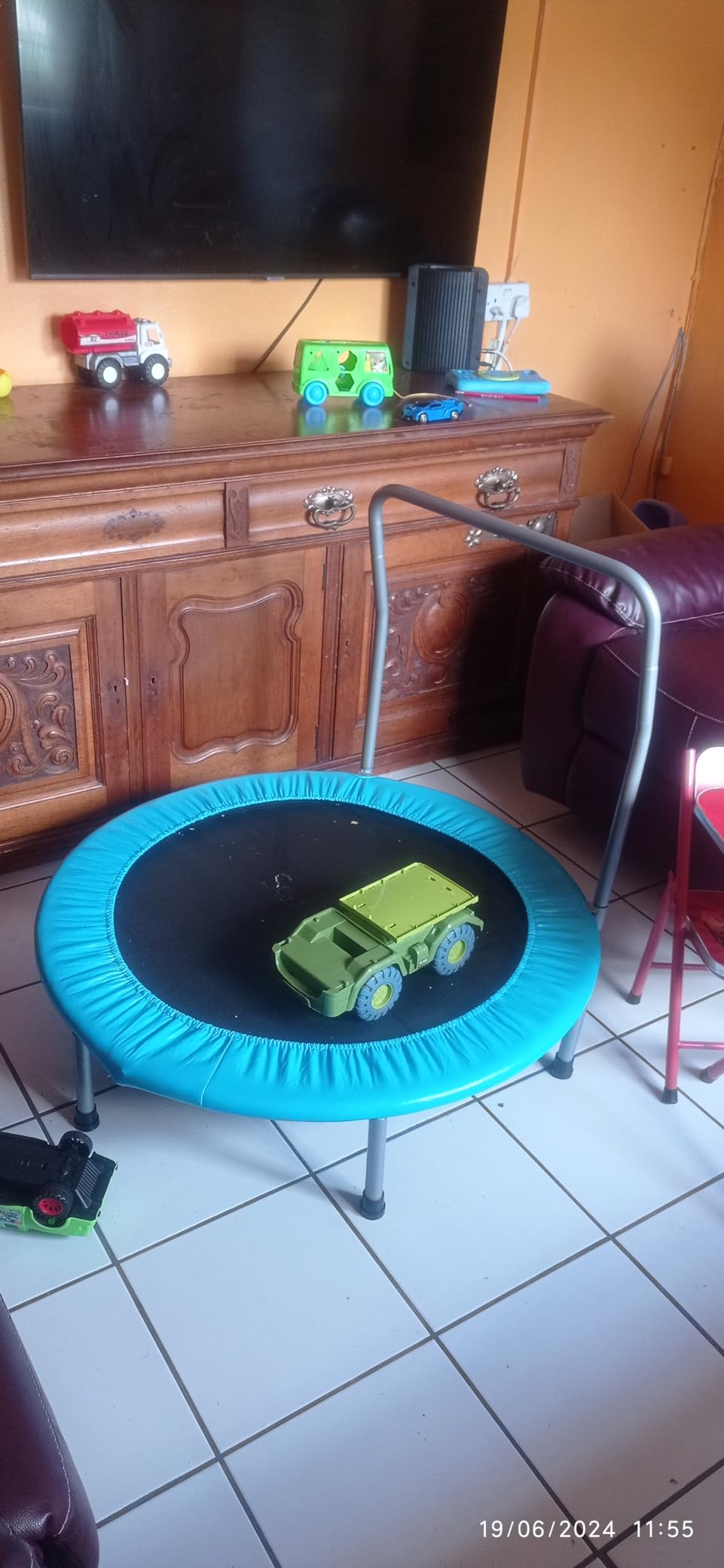 SereneLife 36″ Foldable Mini Trampoline for Kids - Compact Fitness Rebounder with Foam Handle - Safe, Stable Exercise Trampoline with 330lbs Max Load for Indoor/Outdoor Active Play & Exercise customer photo 1