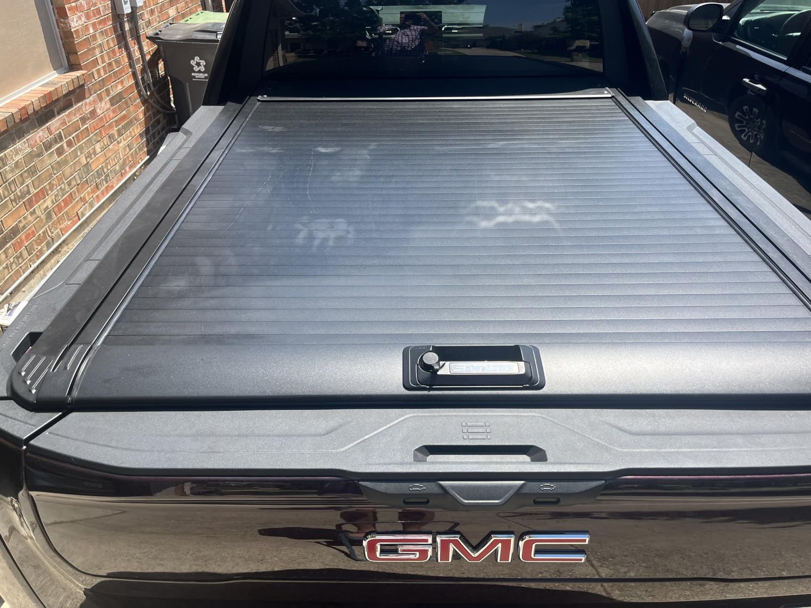 ONINE Retractable Hard Tonneau Cover for 2022-2026 Toyota Tundra 5.5ft Bed customer photo 1