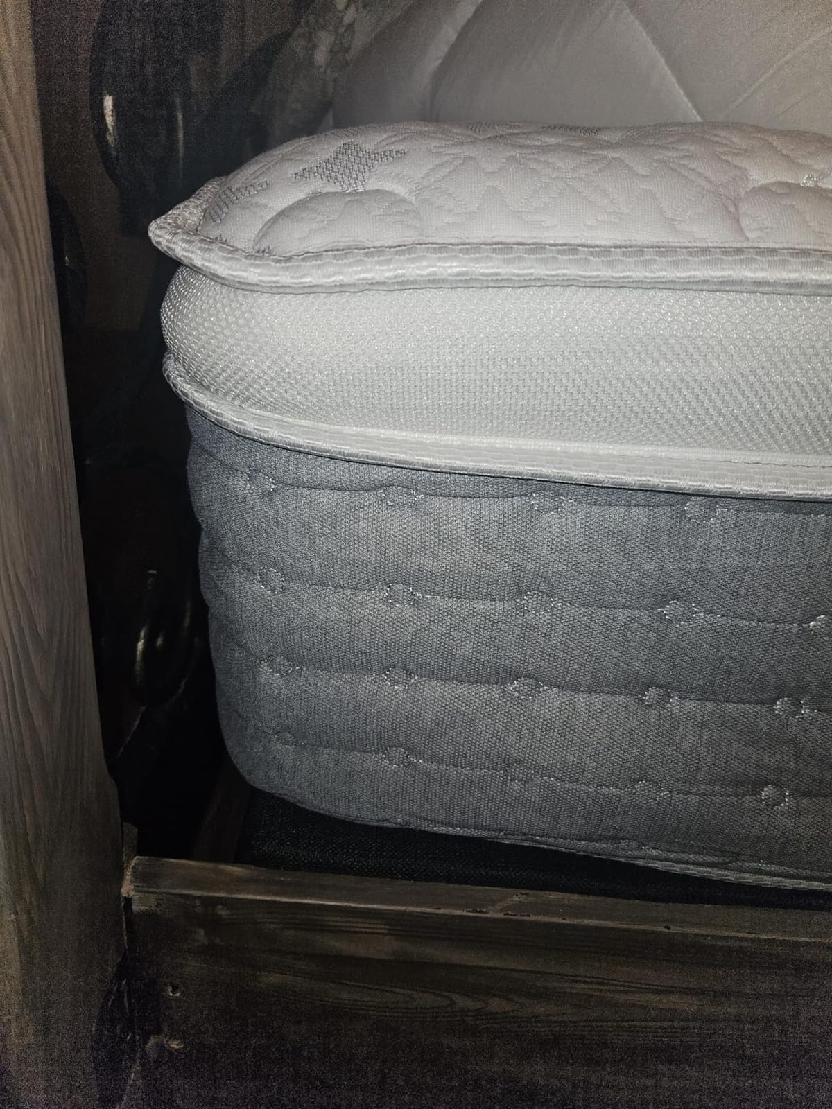 Sleepmax Queen Mattress 14 Inch, Cooling Pain Relief Hybrid Mattresses customer photo 2