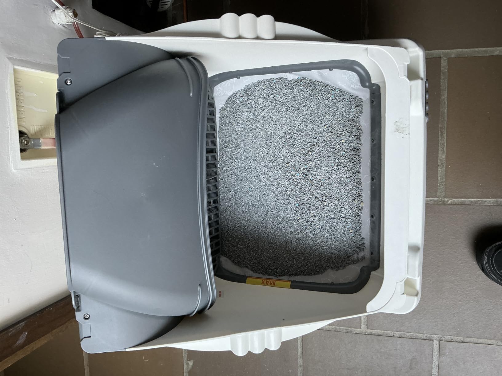 Automatic Cat Litter Box Self Cleaning - App Control, Open-Design, Smart Health Monitor, Suitable for Medium Cats and Kittens, Anti-Pinch Safety, Quiet Operation - White customer photo 2
