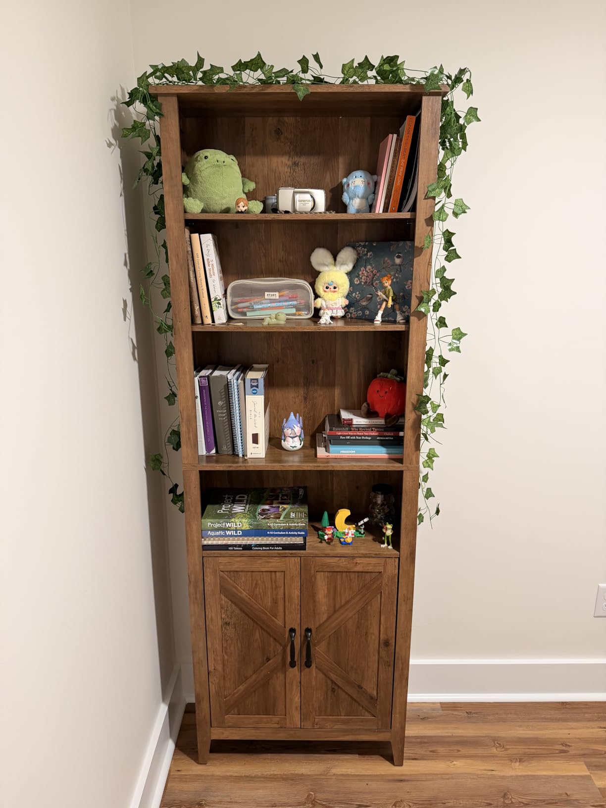 VASAGLE Farmhouse Bookshelf, 6-Tier Bookcase with Doors customer photo 1