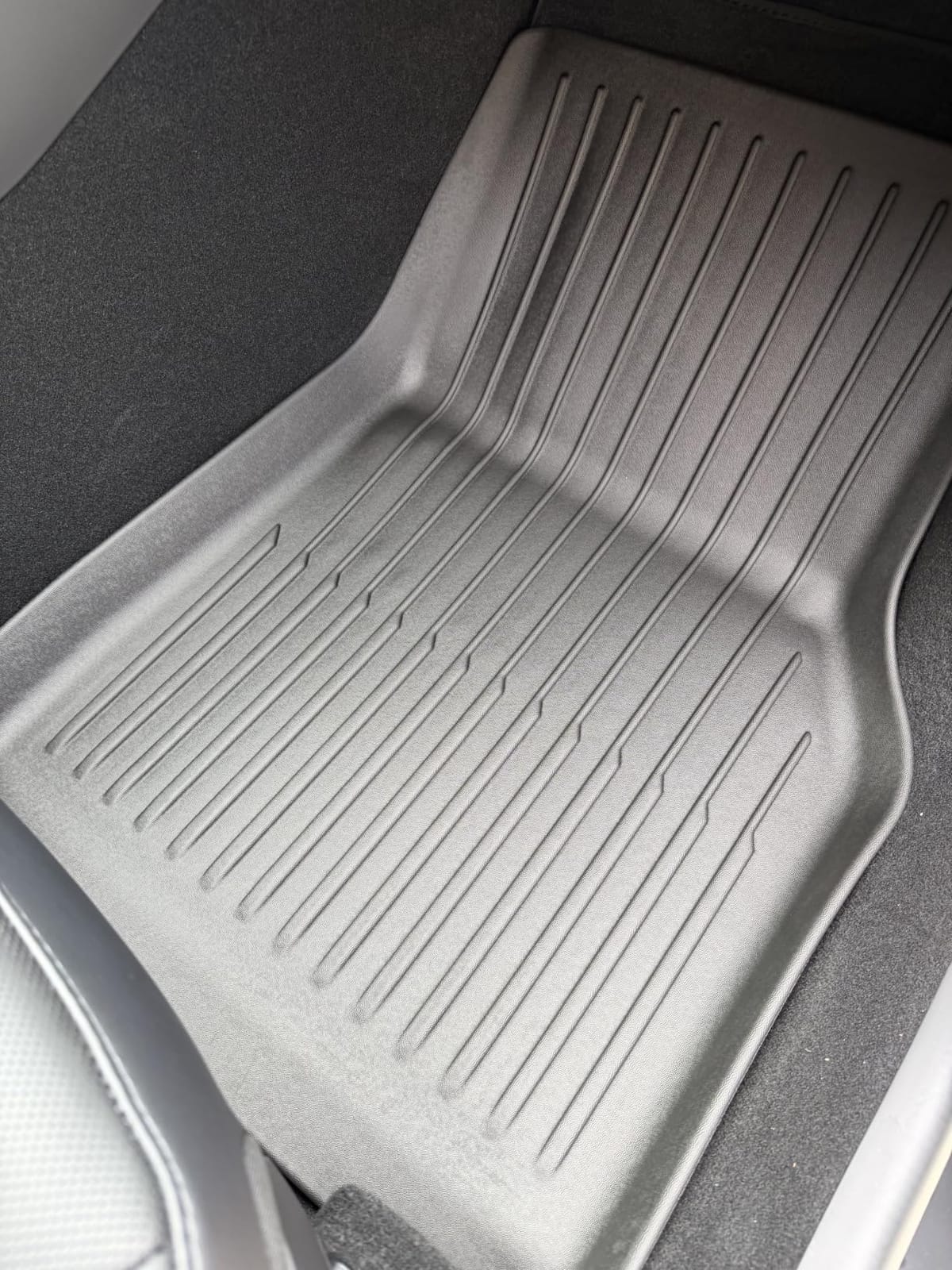 Naibeve Floor Mats for 2025-2026 Tesla Model Y Juniper customer photo 2