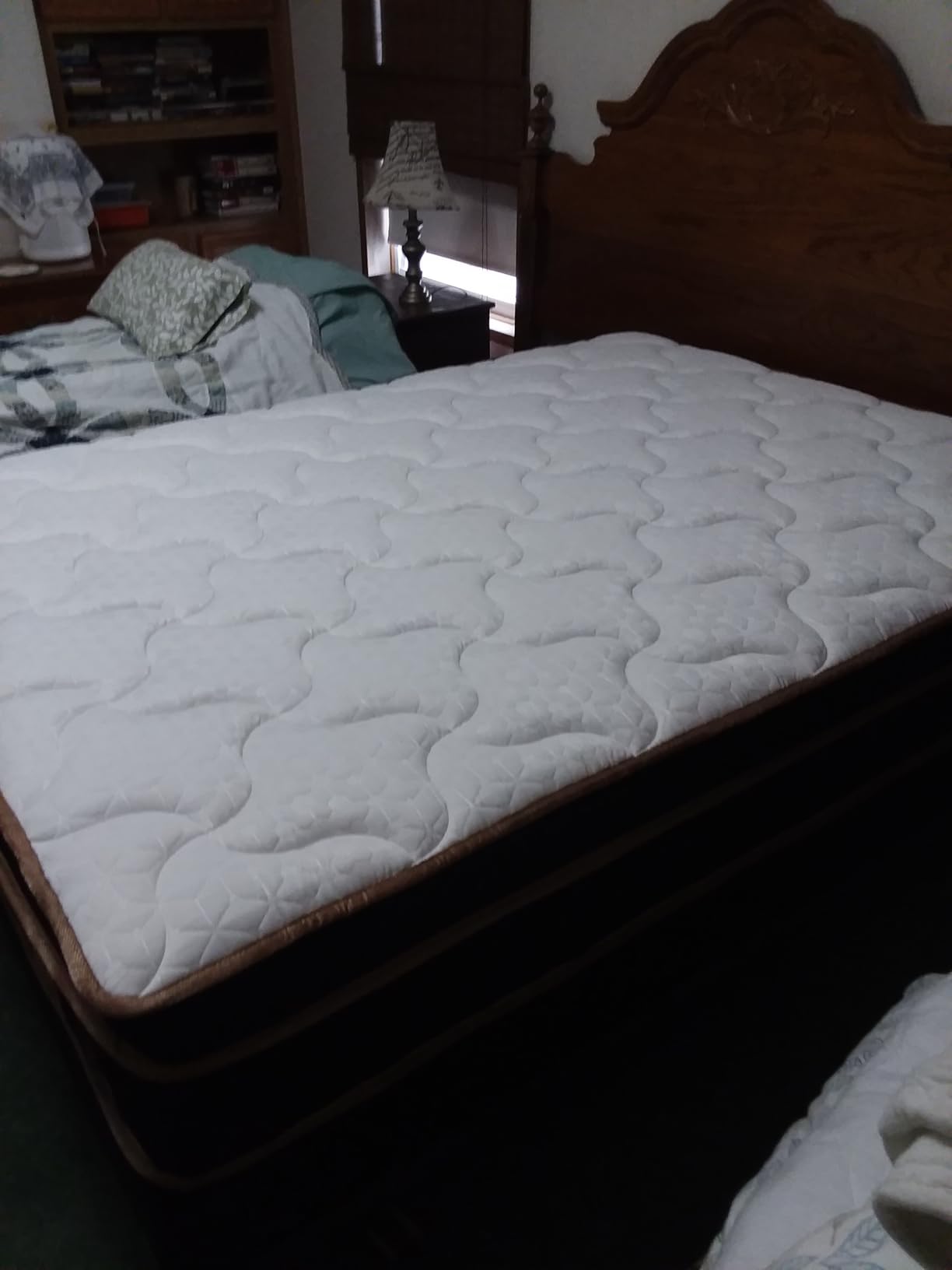 Queen Mattress 12 Inch, Cooling Hybrid Bed in a Box, 7-Zones Individual Pocket Spring, Motion Isolation, Targeted Hip/Shoulder/Lumbar Support, Fiberglass-Free, 365-Night Trial, CertiPUR-US customer photo 2