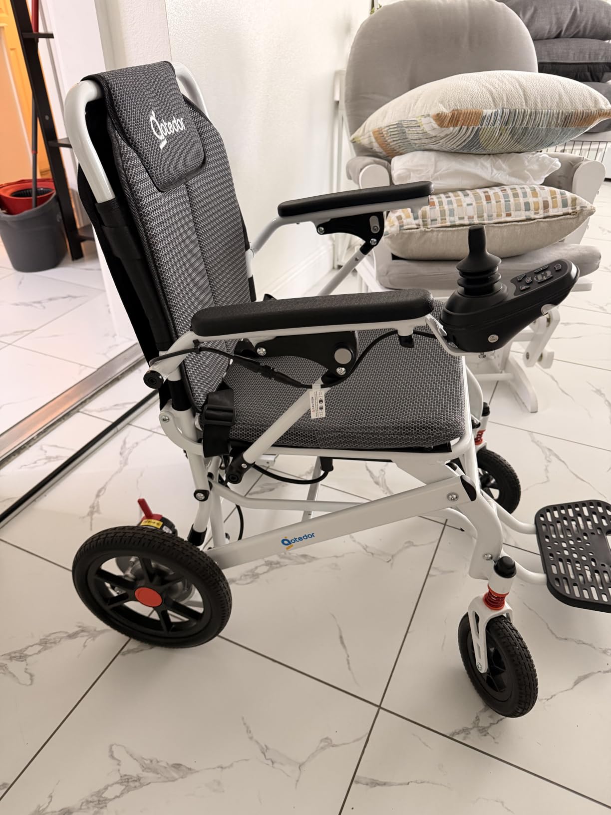 Aotedor Electric Wheelchair for Adults,39 lbs Lightweight Foldable Power Wheelchair, Airline Approved,11 Miles Travel Range, 400W Brushless Motor, Portable Mobility Chair for Seniors customer photo 2