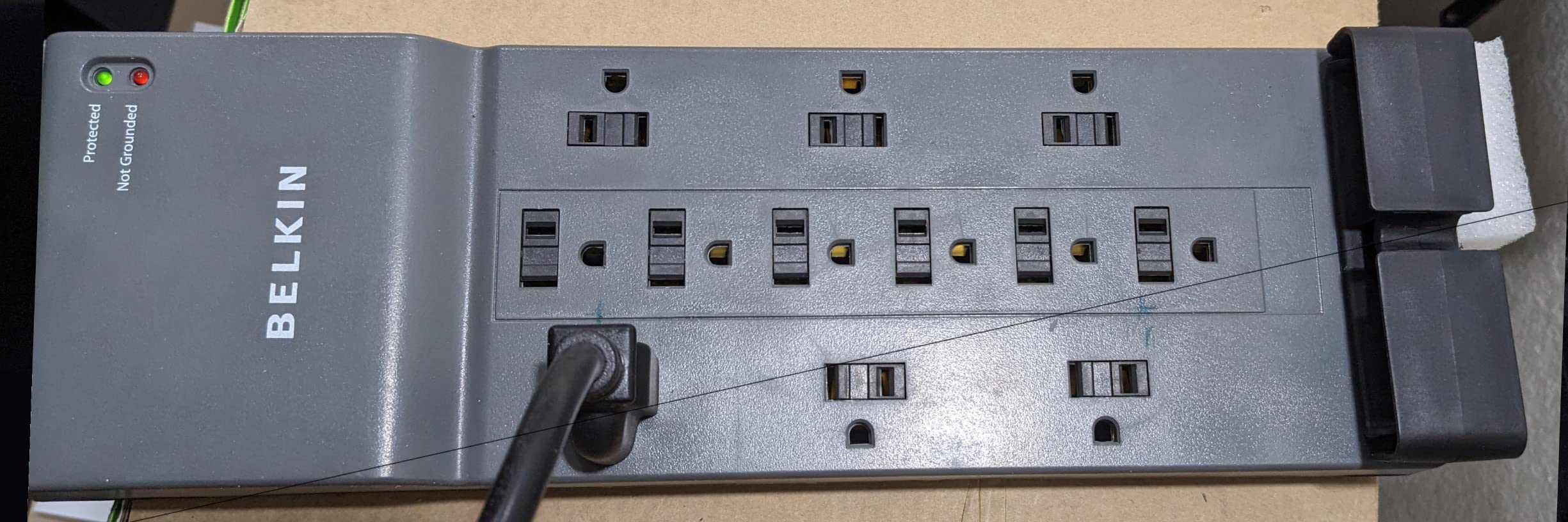 Eaton Tripp Lite INTERNET550U 550VA UPS 300W Battery Backup Surge Protector customer photo 1