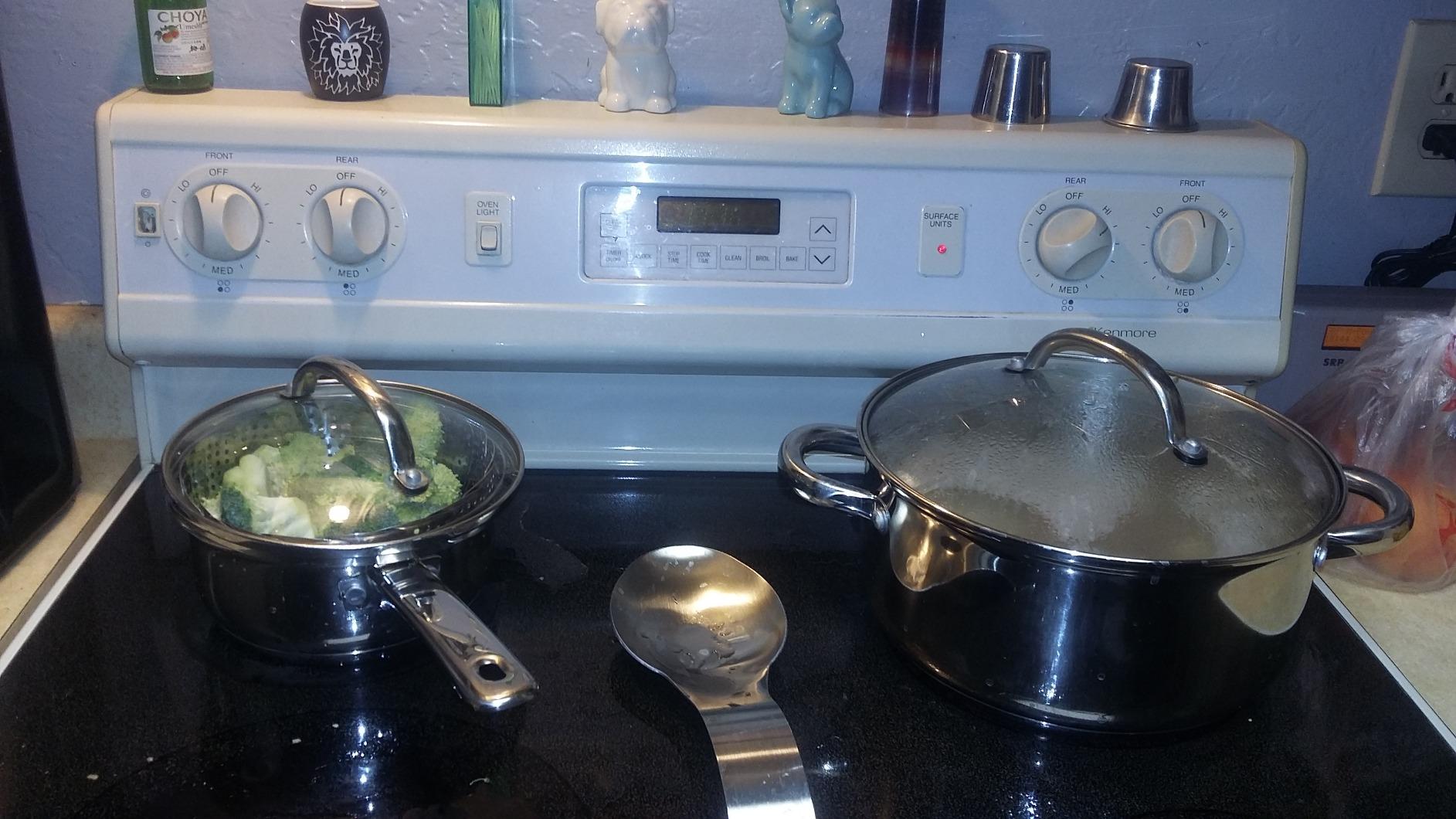 Cook N Home 12-Piece Stainless Steel Pots and Pans Kit, Silver Handle customer photo 1