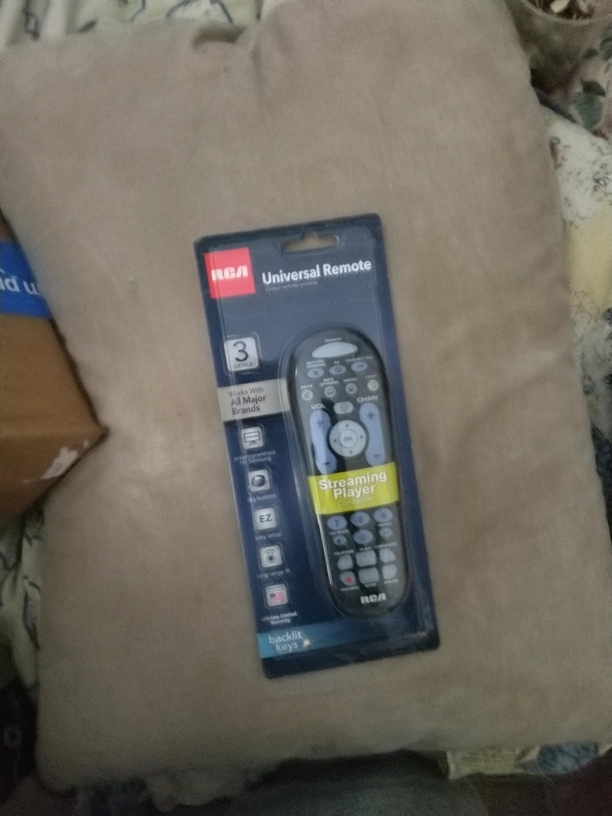 RCA RCR313BE Big Button Three-Device Universal Remote, Black customer photo 2