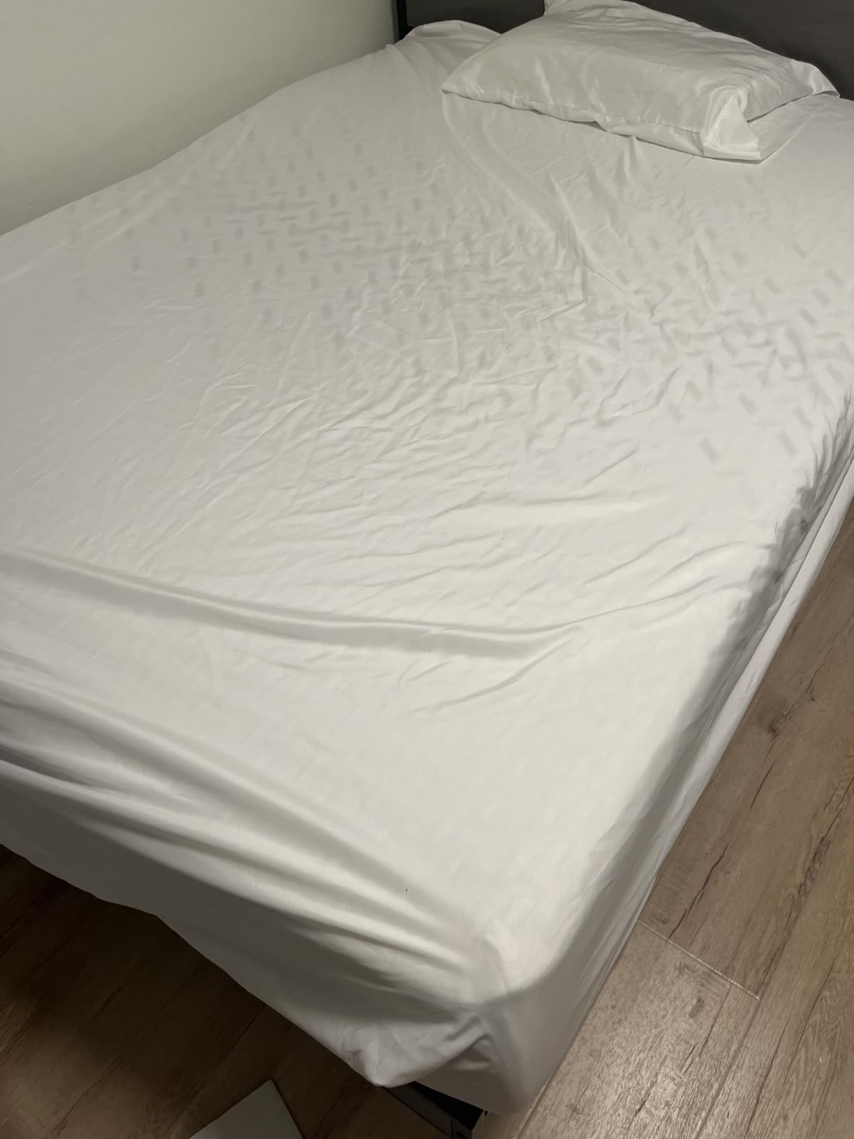 Amazon Basics Lightweight Super Soft Comfortable Breathable Wrinkle Resistant Brushed Microfiber 4-Piece Bed Sheet Set with 14-Inch Deep Pockets, Queen, Dark Gray, Solid customer photo 1