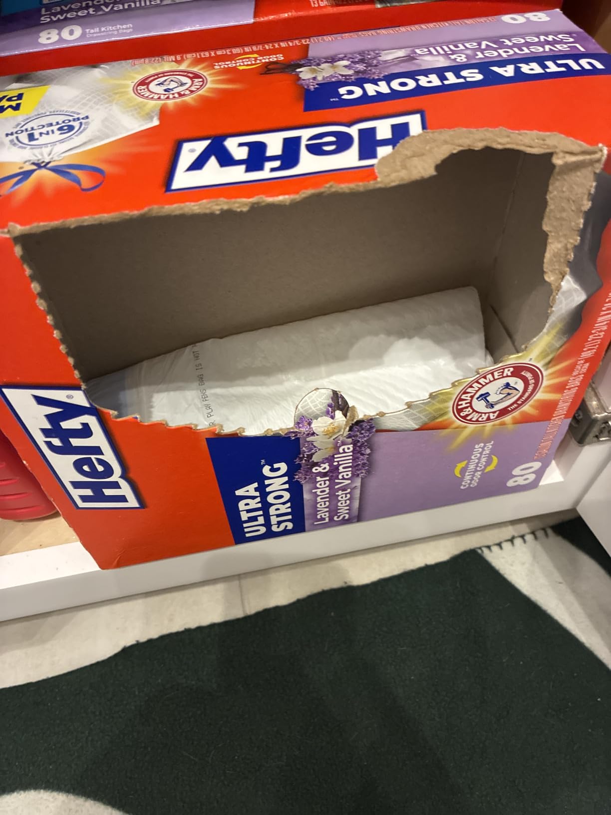 Hefty Ultra Strong 13 Gal Kitchen Trash Bags, White, Lavender Vanilla, 80ct customer photo 1