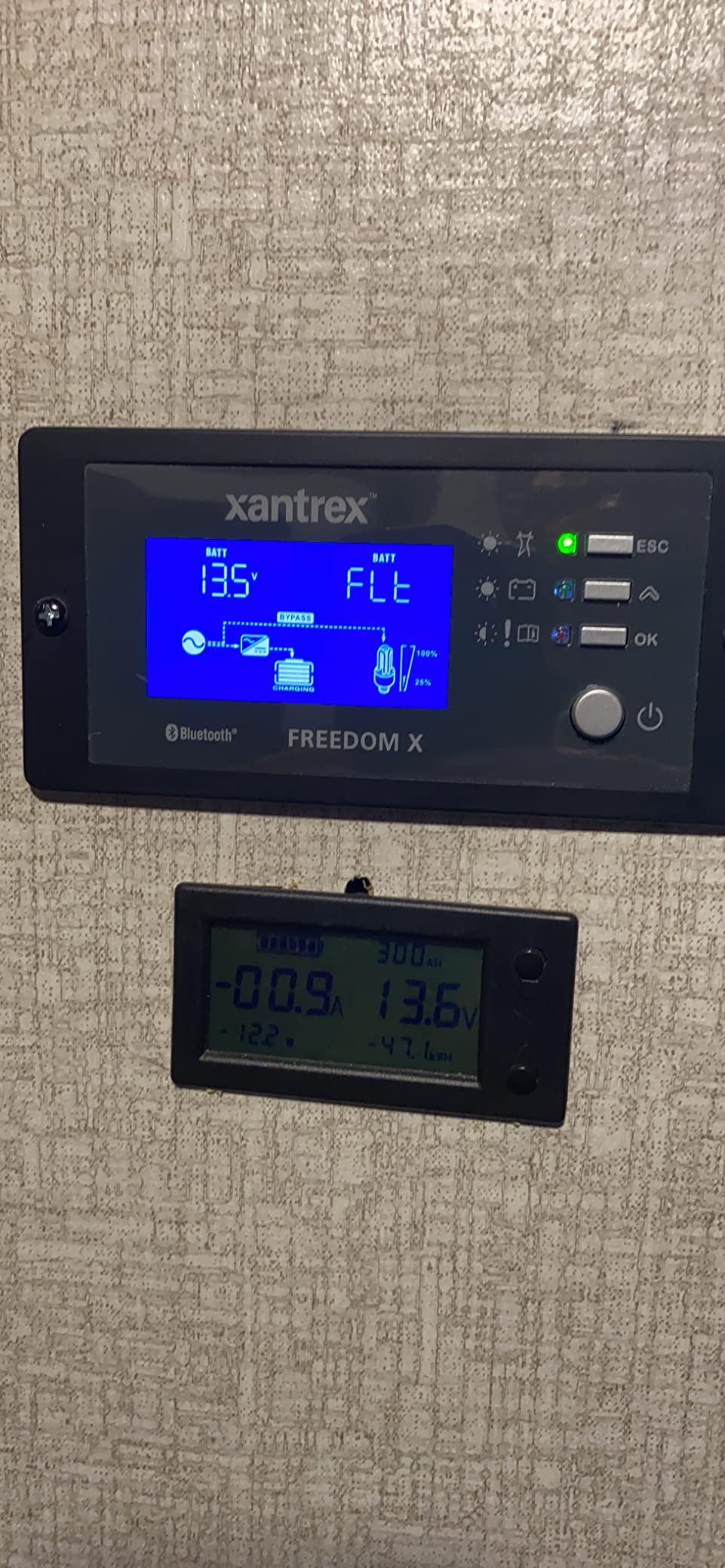 Xantrex Freedom XC 2000 817-2080 Power Inverter customer photo 1