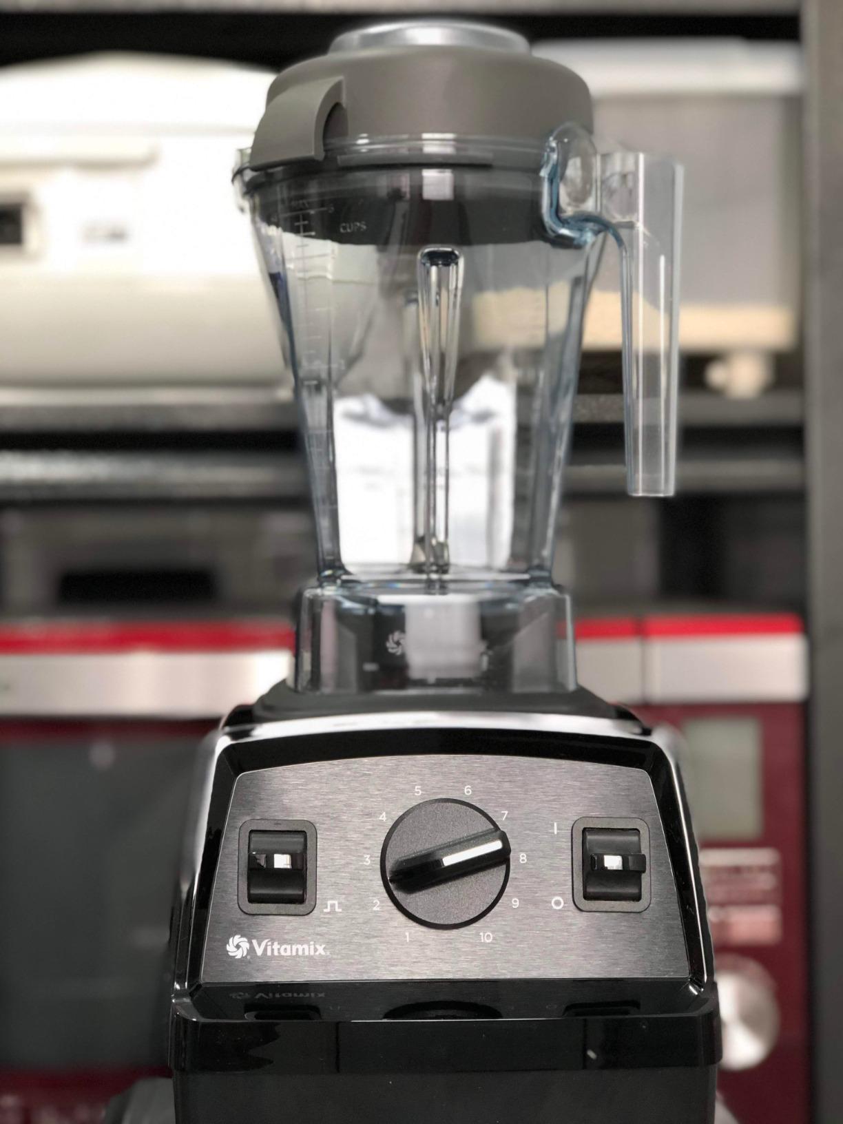 Vitamix E310 Explorian Blender, Professional-Grade, Self-Cleaning 48 oz. Container, Black customer photo 1