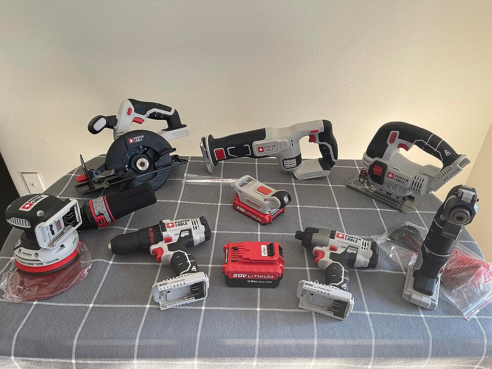 PORTER-CABLE 20V MAX Lithium Ion 8-Tool Set, 2 Batteries & Charger Included (PCCK6118) customer photo 2
