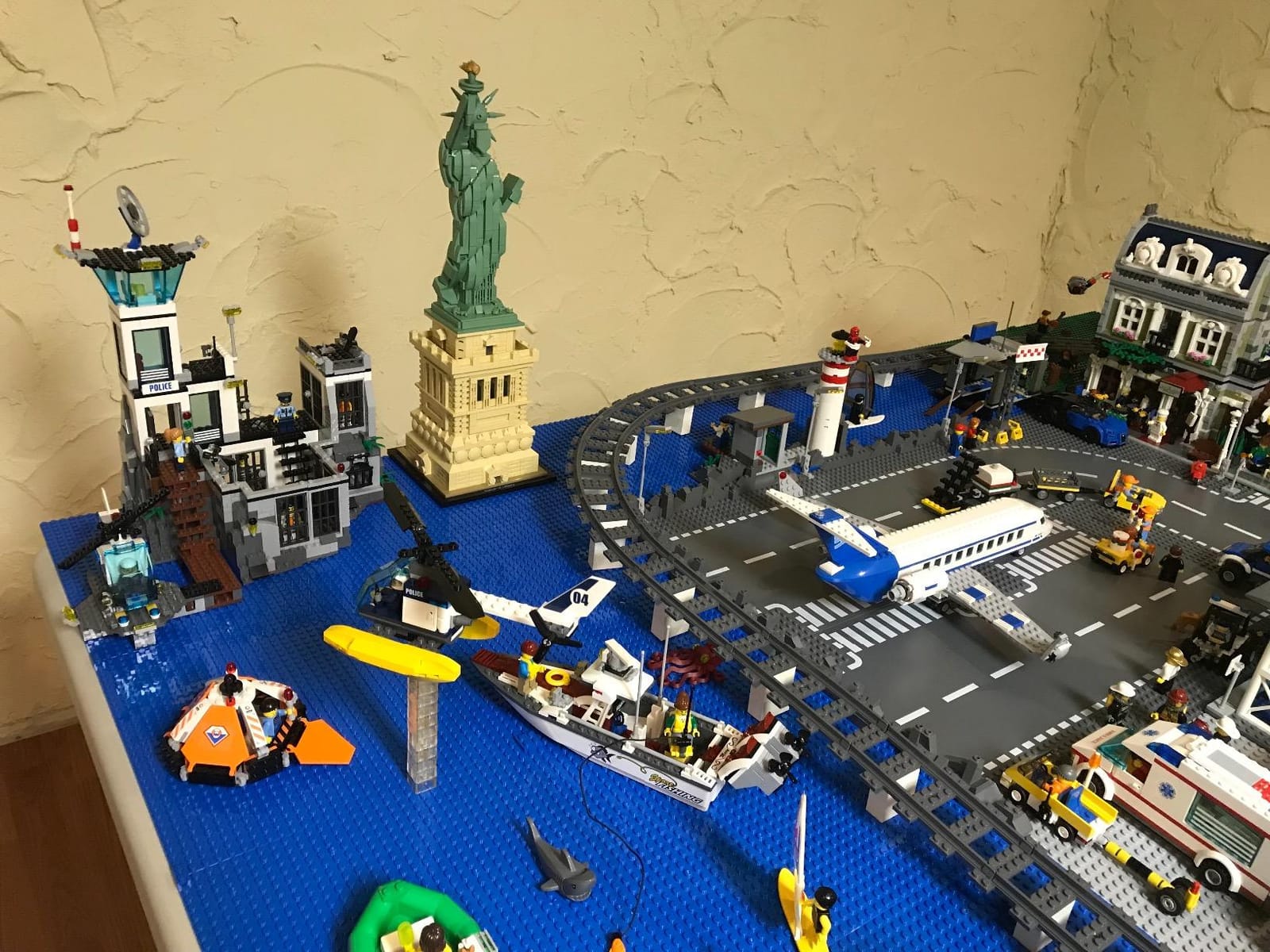 LEGO Architecture Statue of Liberty Model Building Set - Collectible New York City Souvenir, Creative Home Décor or Office Centerpiece, Great Gift Idea for Adults and Teens, 21042 customer photo 2