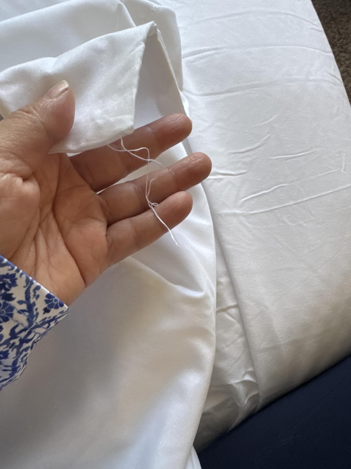 Amazon Basics Lightweight Wrinkle-Resistant Microfiber 3 Piece Duvet Cover Set with Zipper Closure, Full/Queen, Bright White Temp customer photo 2