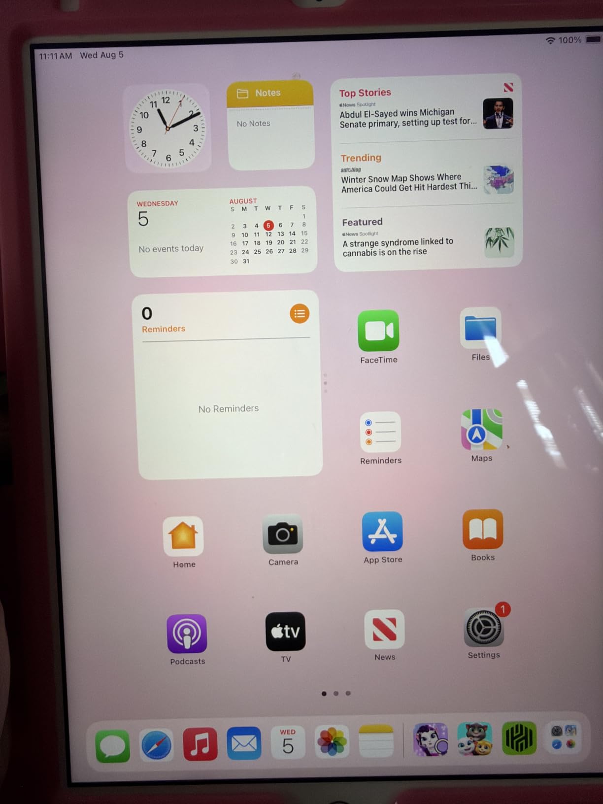 Apple 2019 iPad 7th Gen (10.2-inch, Wi-Fi, 32GB) Silver (Renewed) customer photo 1