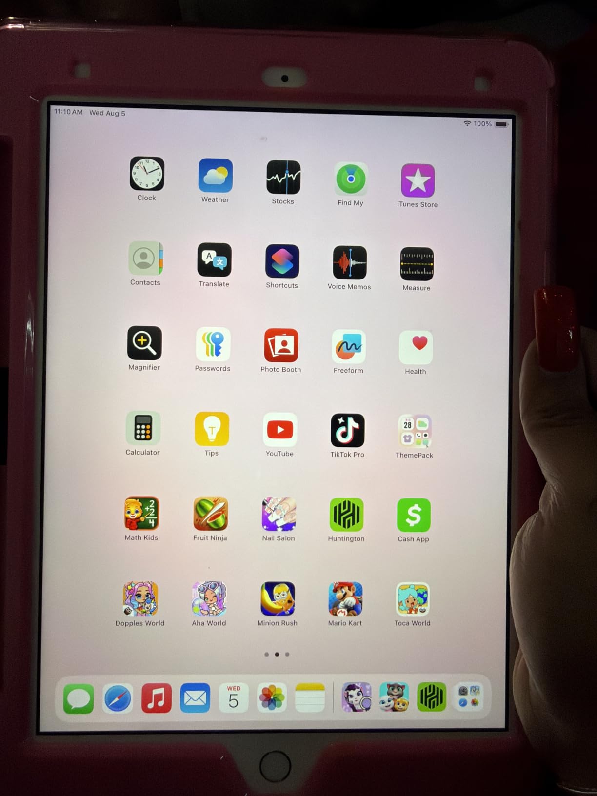 Apple 2019 iPad 7th Gen (10.2-inch, Wi-Fi, 32GB) Silver (Renewed) customer photo 2