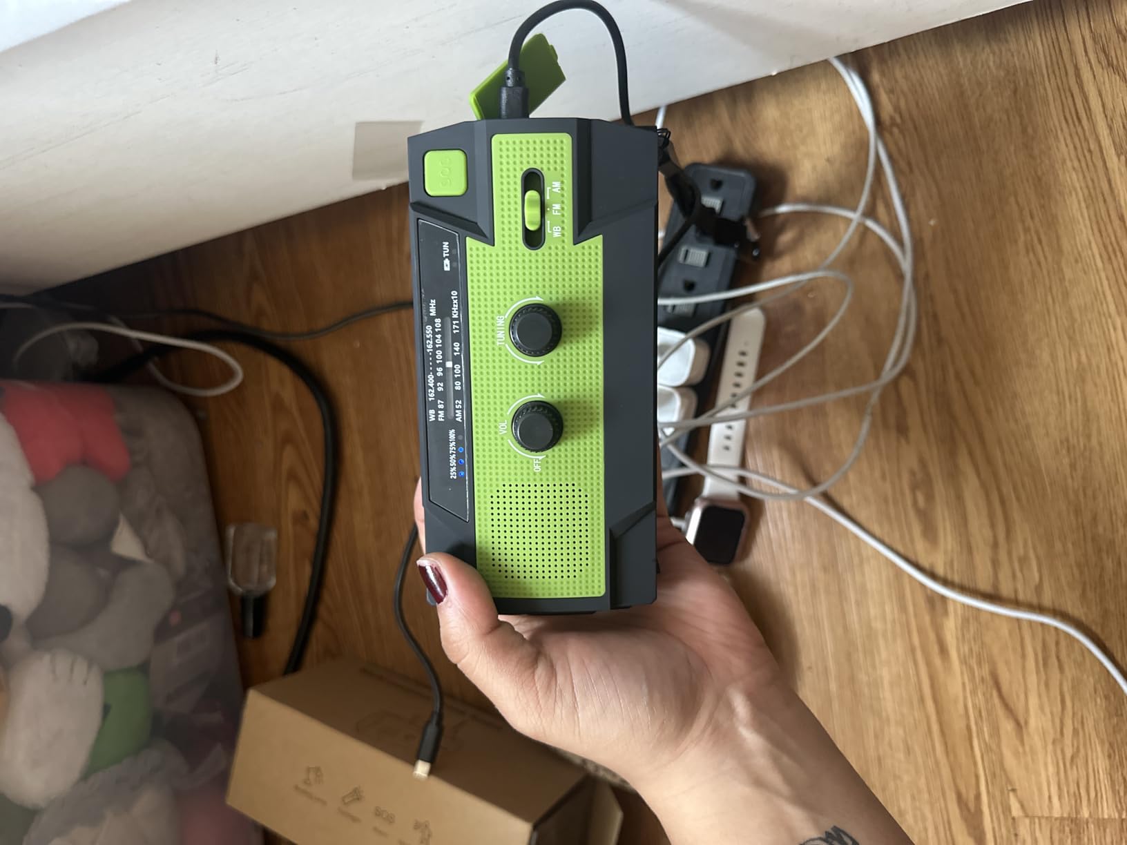 RunningSnail Emergency Crank Radio with 3-Mode Flashlight & Reading Lamp customer photo 1