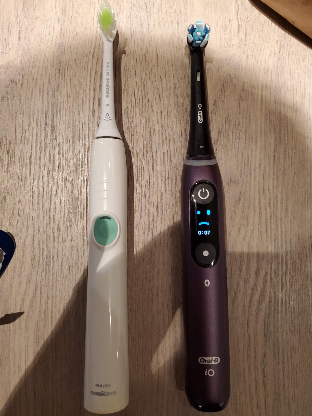 Oral-B iO Series 8 Electric Toothbrush with 2 Replacement Brush Heads and Travel Case, Rechargeable Toothbrush, Black Onyx customer photo 1