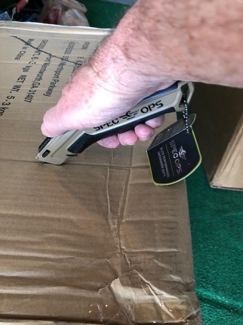 Spec Ops Tools Utility Knife for Cutting Drywall, Roofing & Jobsite Materials, Includes 5 Blades in Handle Storage, Retractable Blade customer photo 2
