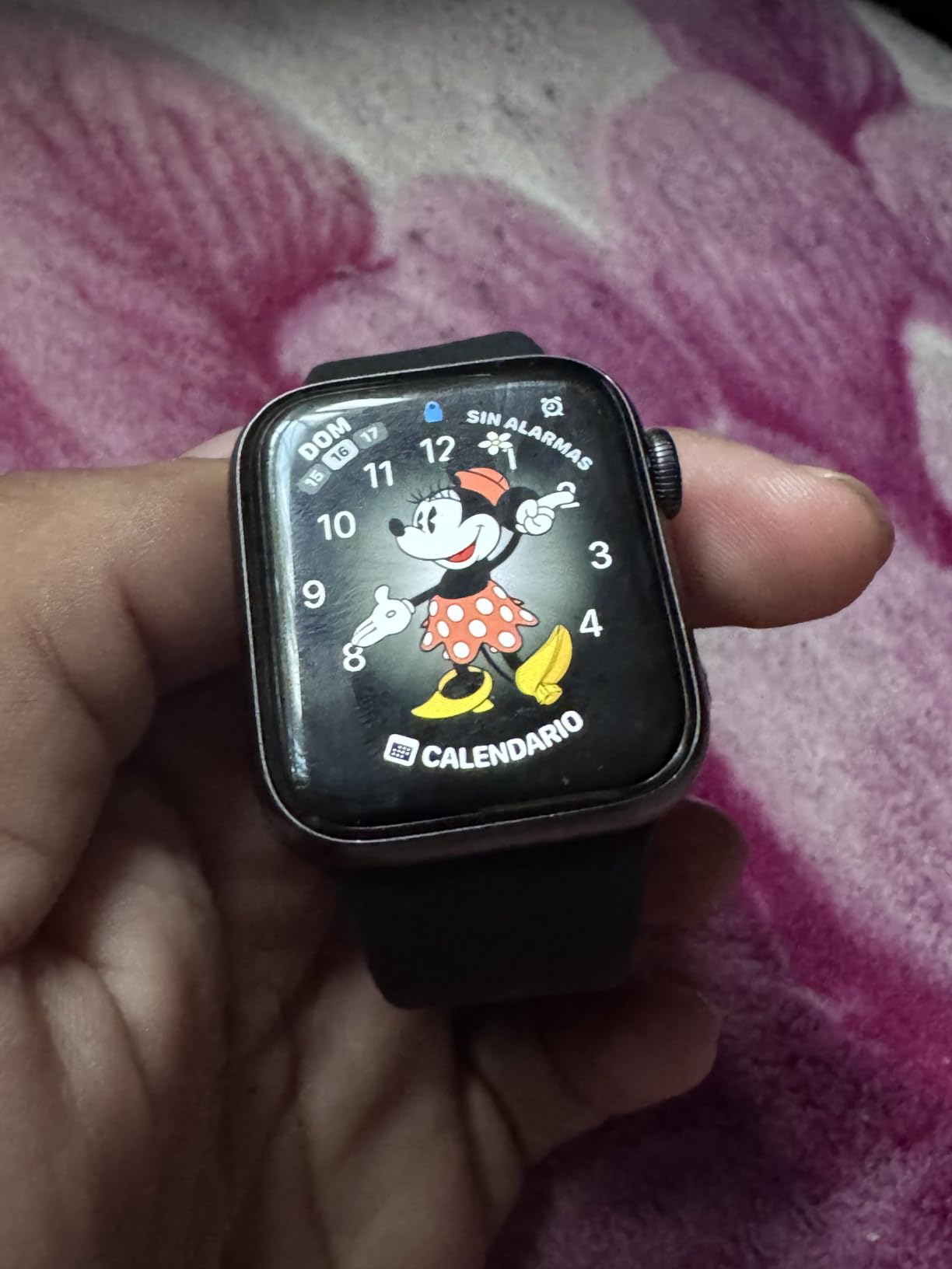 Apple Watch SE (GPS, 40mm) - Space Gray Aluminum Case with Black Sport Band (Renewed) customer photo 1