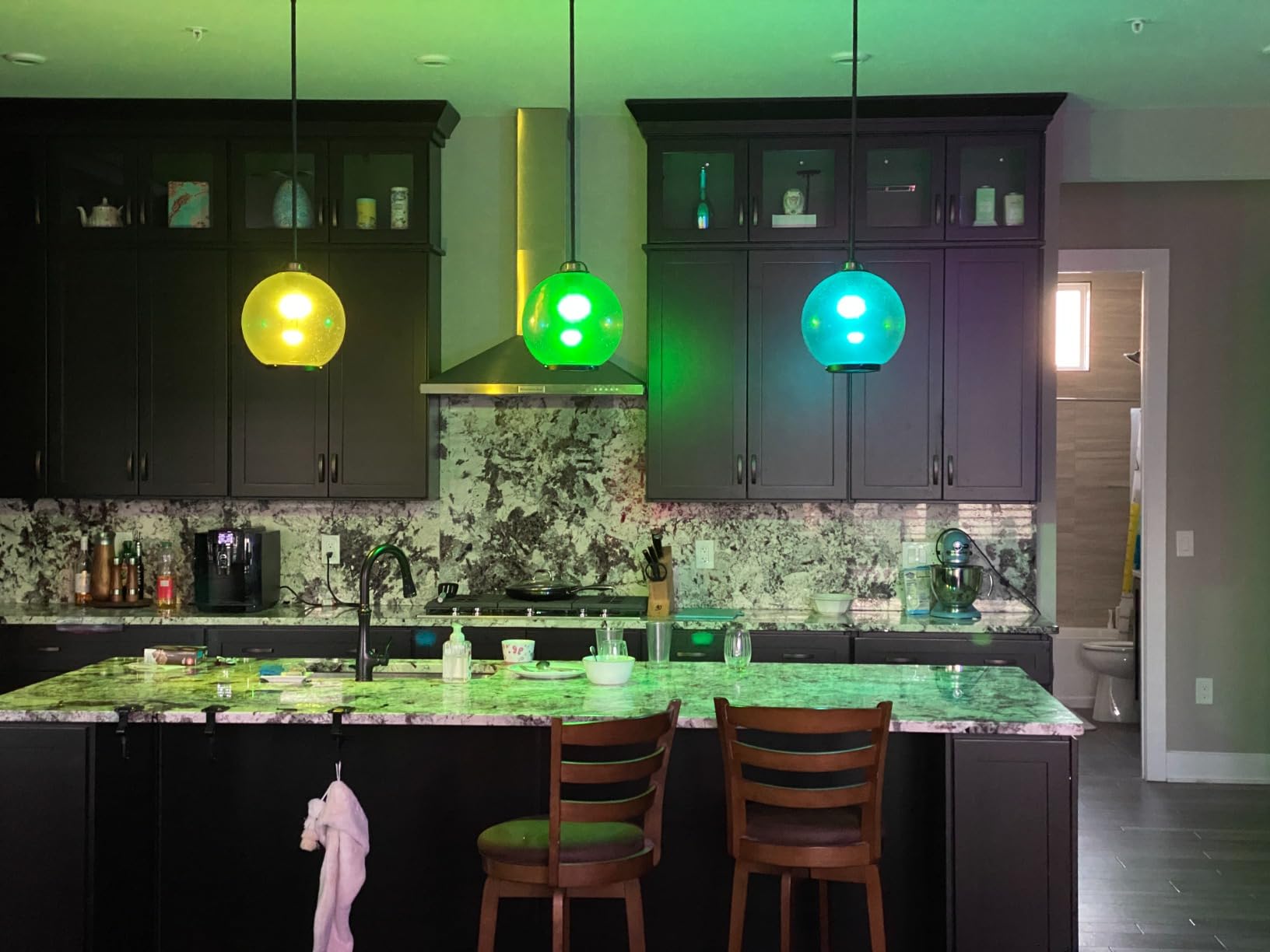 Philips Hue Color Ambiance A19 customer photo 1