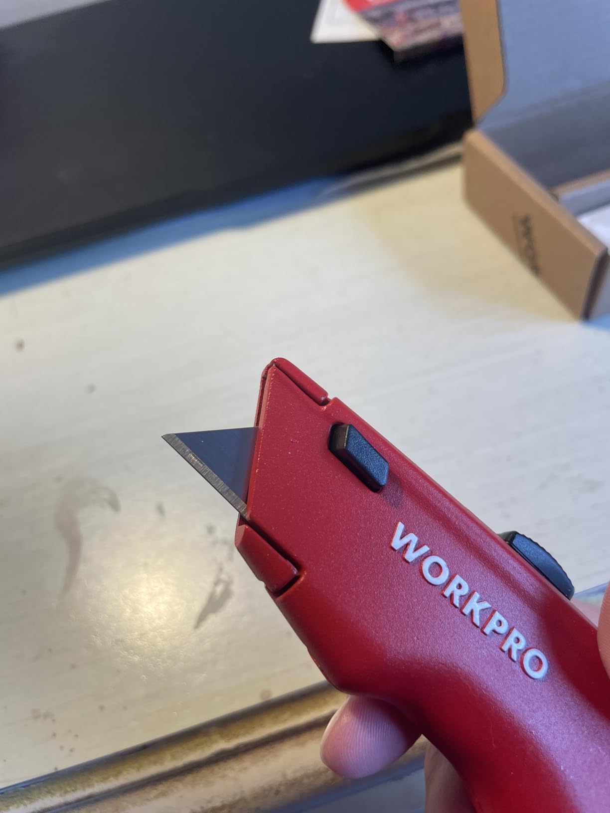 WORKPRO Premium Utility Knife, Retractable All Metal Heavy Duty Box Cutter, Quick Change Blade Razor Knife, with 10 Extra Blades customer photo 1