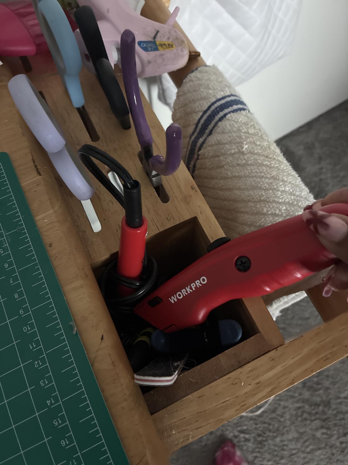 WORKPRO Premium Utility Knife, Retractable All Metal Heavy Duty Box Cutter, Quick Change Blade Razor Knife, with 10 Extra Blades customer photo 2
