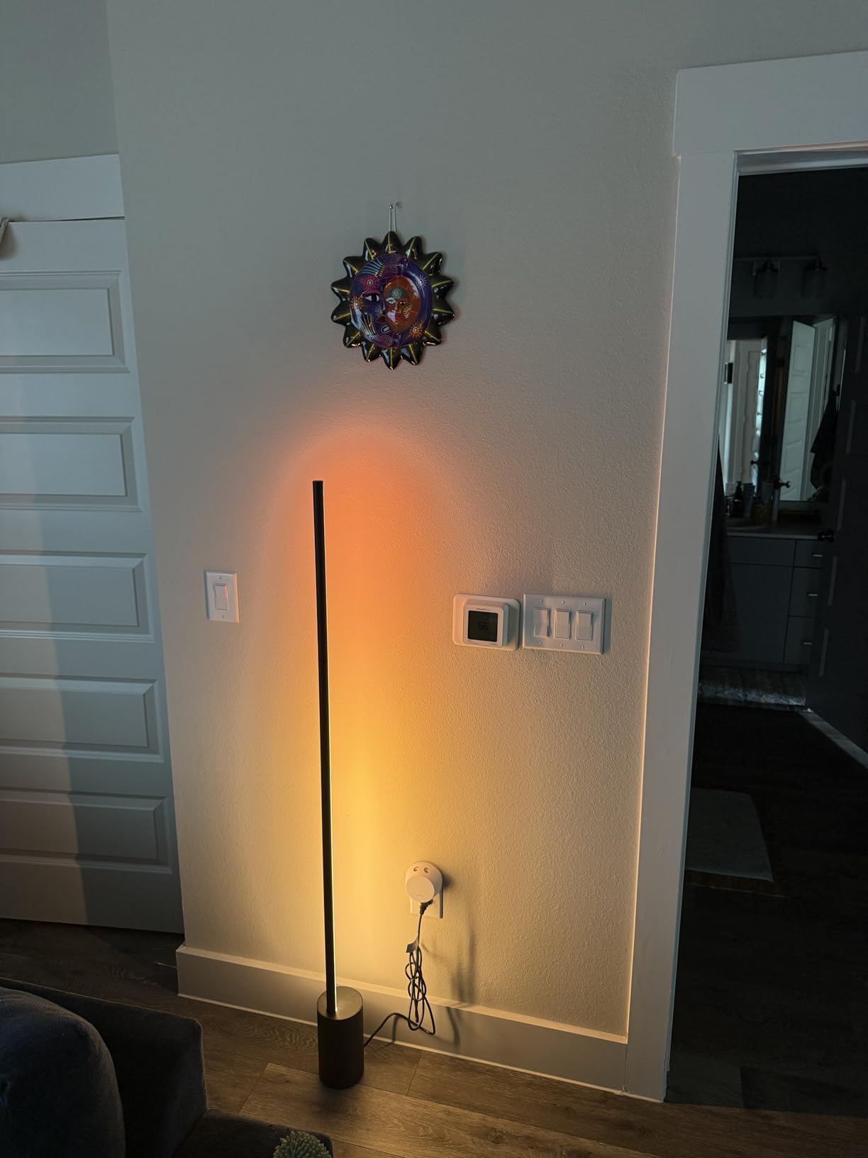 Philips Hue Signe Smart Color Changing Floor Lamp, 1-Pack, Black customer photo 2