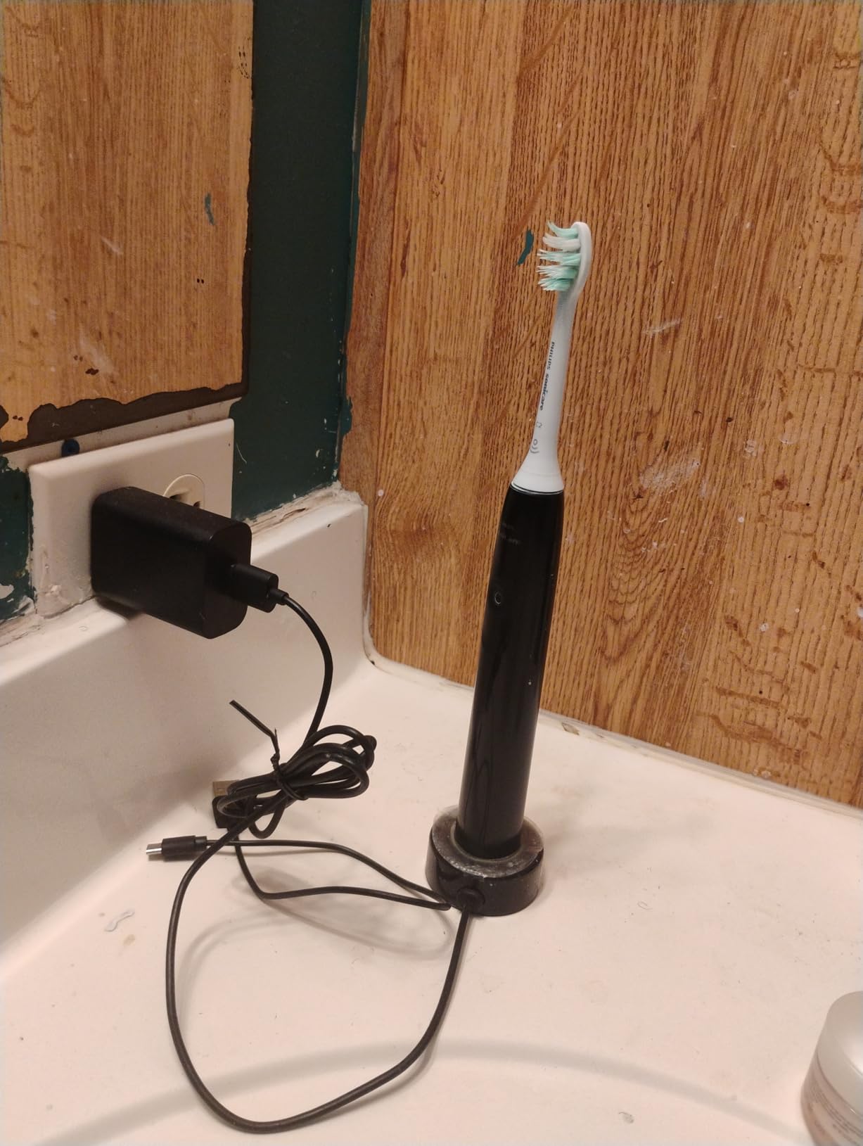 Philips Sonicare 4100 Rechargeable Electric Toothbrush, 1 Brush Head, Black customer photo 2