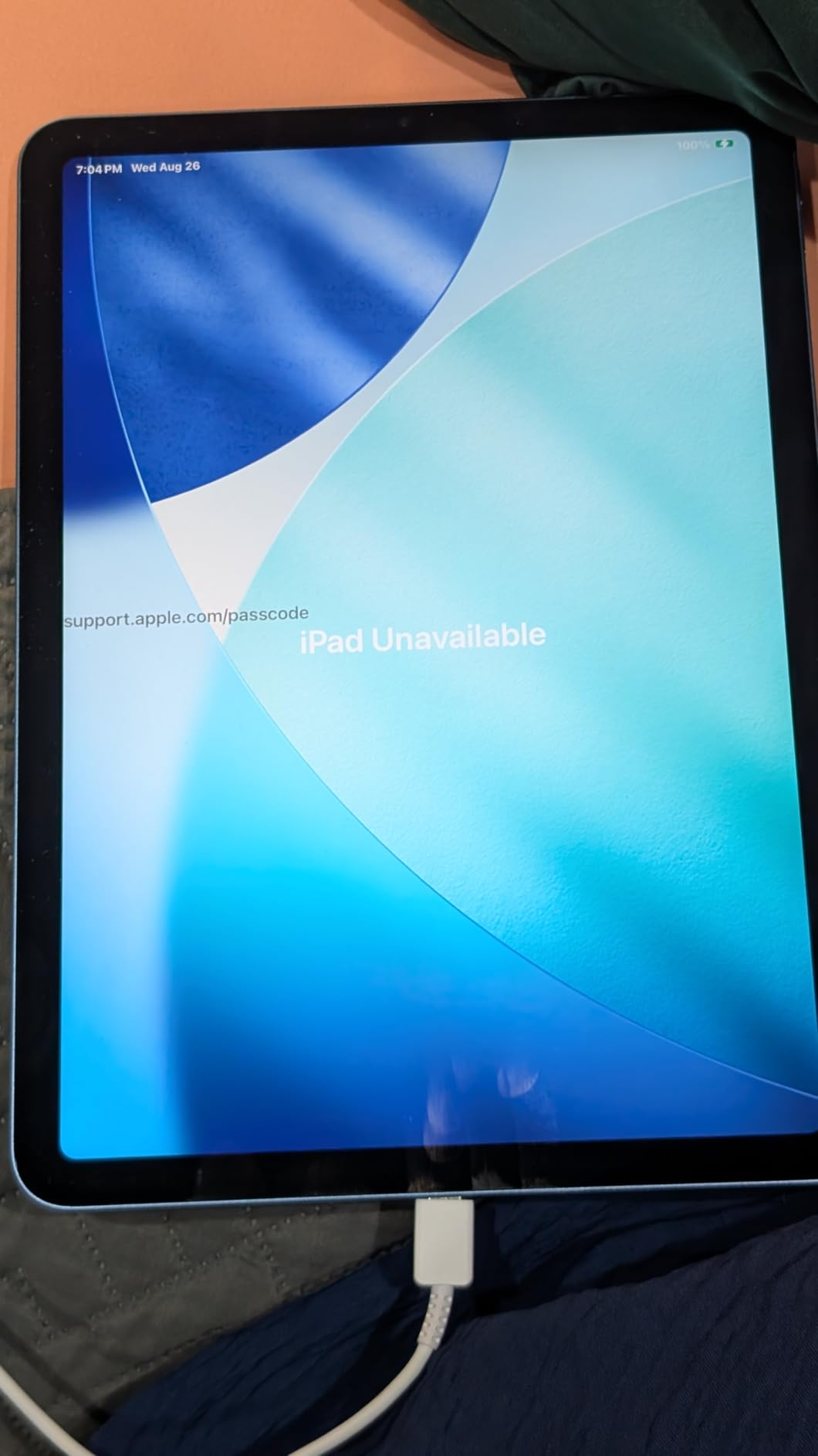 Apple 2022 iPad Air (10.9-inch, Wi-Fi, 64GB) - Starlight (Renewed) customer photo 2