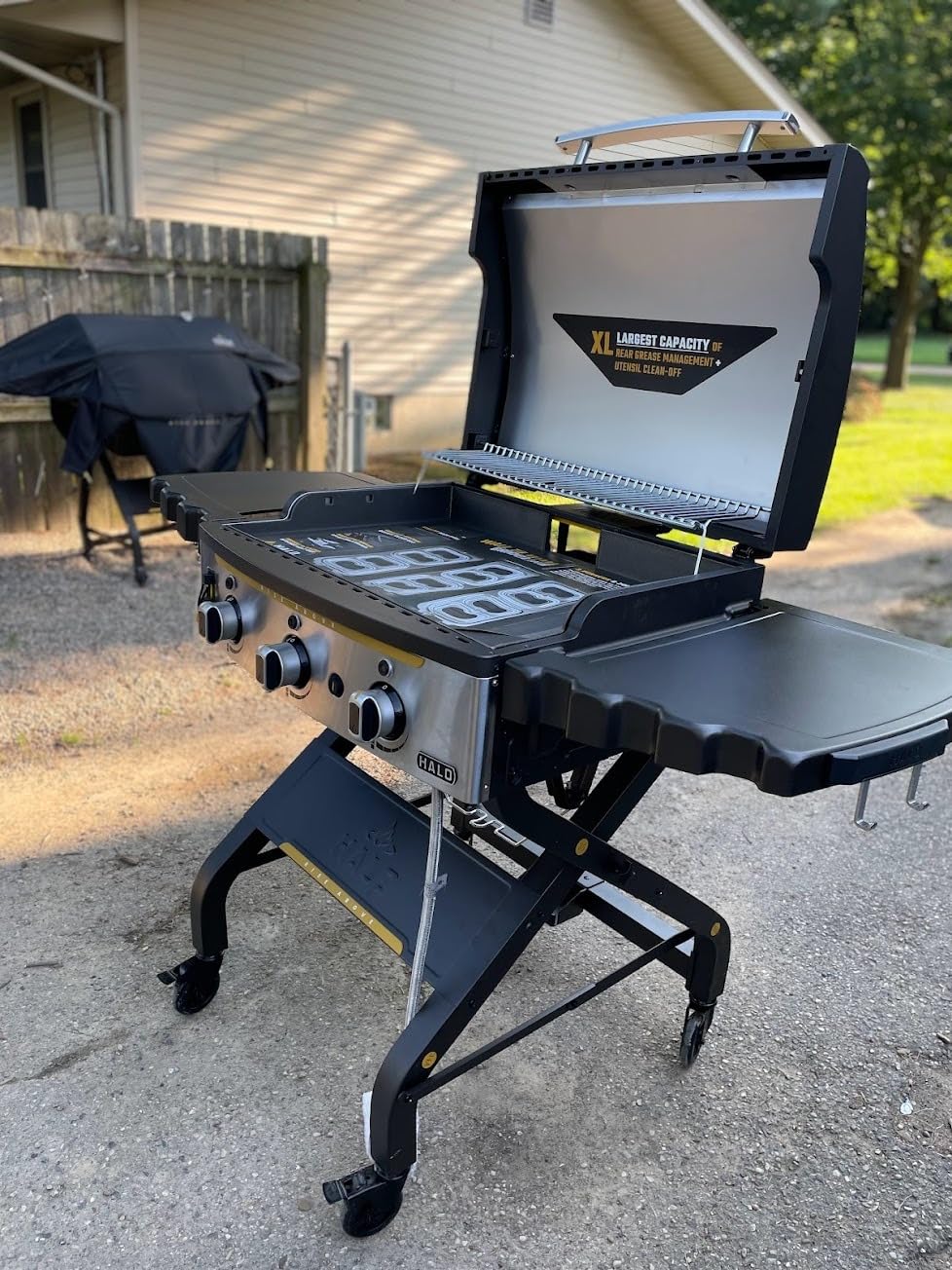 HALO Elite4B Outdoor Griddle | 4 Burner, 8 Cooking Zones | 720 sq. in. (36″ x 20″) Wind-Proof Cooking Surface | Propane Gas Grill | HZ-1001-XNA customer photo 1