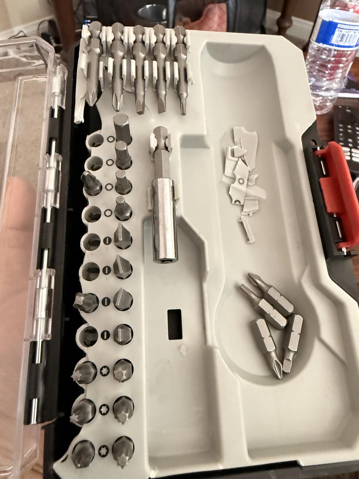 SKIL Twist 2.0 Rechargeable 4V Screwdriver with Pivoting Head, Torque Setting, USB-C Charging Cable, 28 PC Bit Set & Carrying Case- SD5619-02 customer photo 1