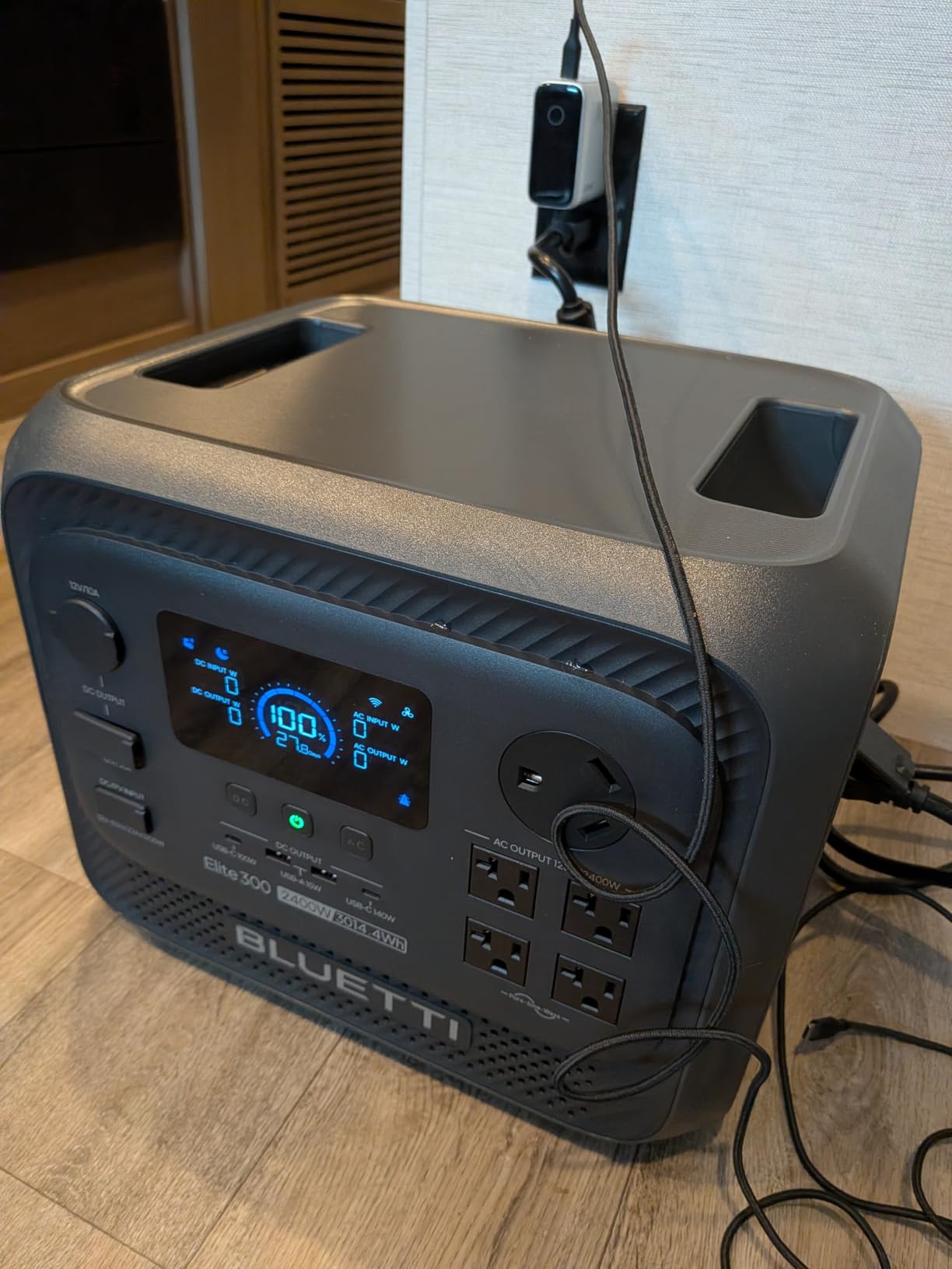 BLUETTI Elite 300 Portable Power Station with Solar Cable 3014.4Wh 2400W customer photo 1