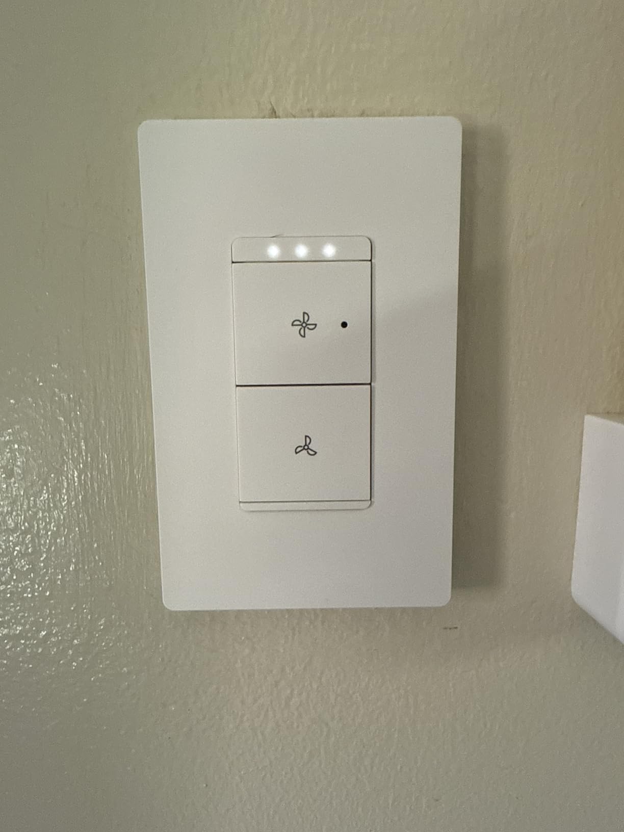 Amazon Basics Smart Ceiling Fan Control Switch, 4-Speed, Single Pole, Voice Control, Works with Alexa Only, Control from Anywhere, 2.4 GHz Wi-Fi, No Hub Required, White customer photo 2