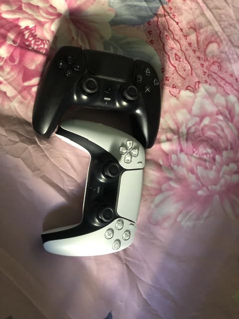 DualSense Wireless Controller customer photo 1