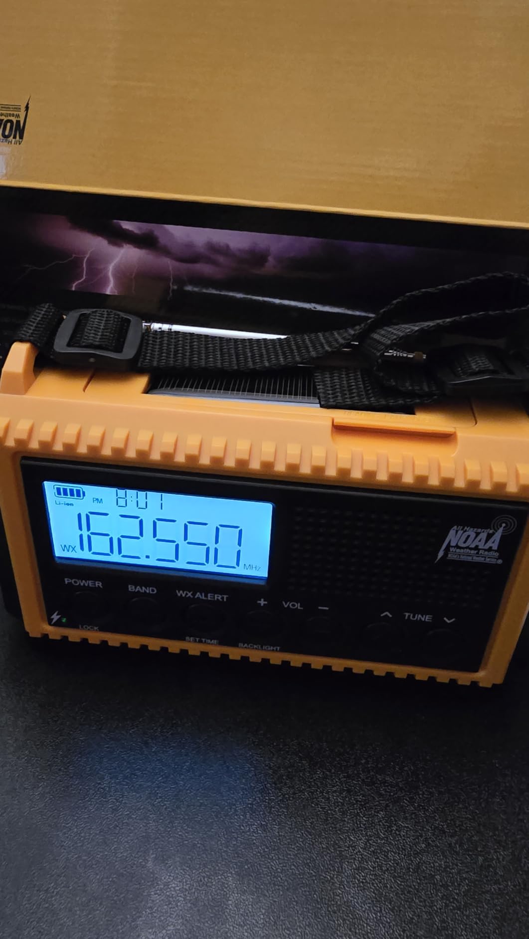 Raynic Emergency Radio, 12000mAh/44400mWh Battery Operated Weather Radio, Solar Hand Crank Radio with AM/FM/SW/NOAA Alert, Cell Phone Charger, Type-C Charging, Flashlight and SOS Siren customer photo 1