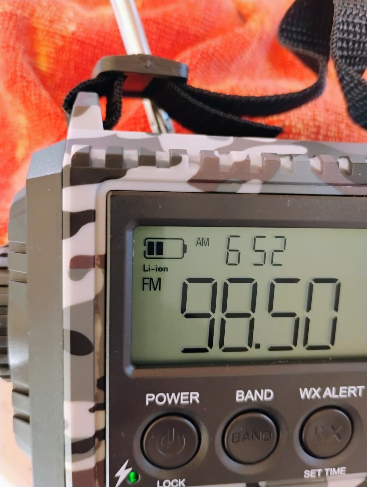 Raynic Emergency Radio, 12000mAh/44400mWh Battery Operated Weather Radio, Solar Hand Crank Radio with AM/FM/SW/NOAA Alert, Cell Phone Charger, Type-C Charging, Flashlight and SOS Siren customer photo 2