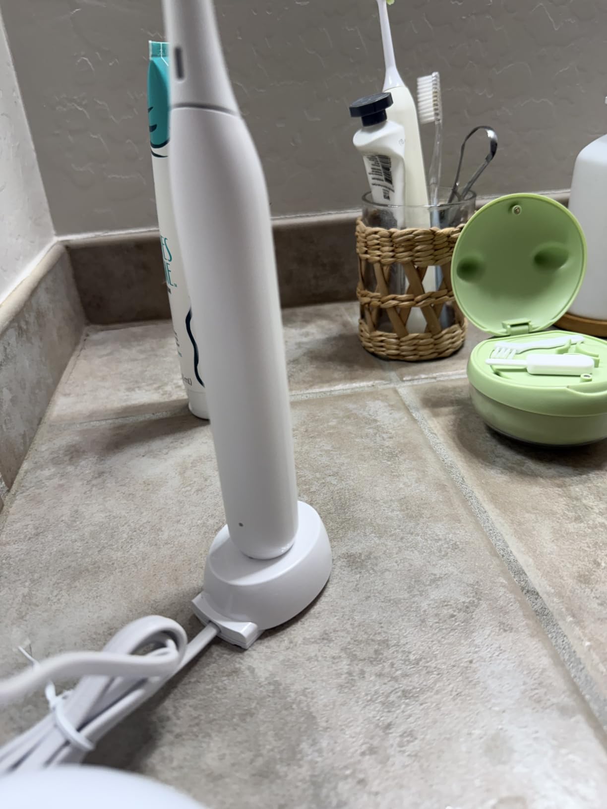 Oral-B Rechargeable Electric Toothbrush, iO2 Starter Kit, 3 Cleaning Modes, Automatic Pressure Sensor to Protect Gums, 2 Brush Heads, Forest Green customer photo 1