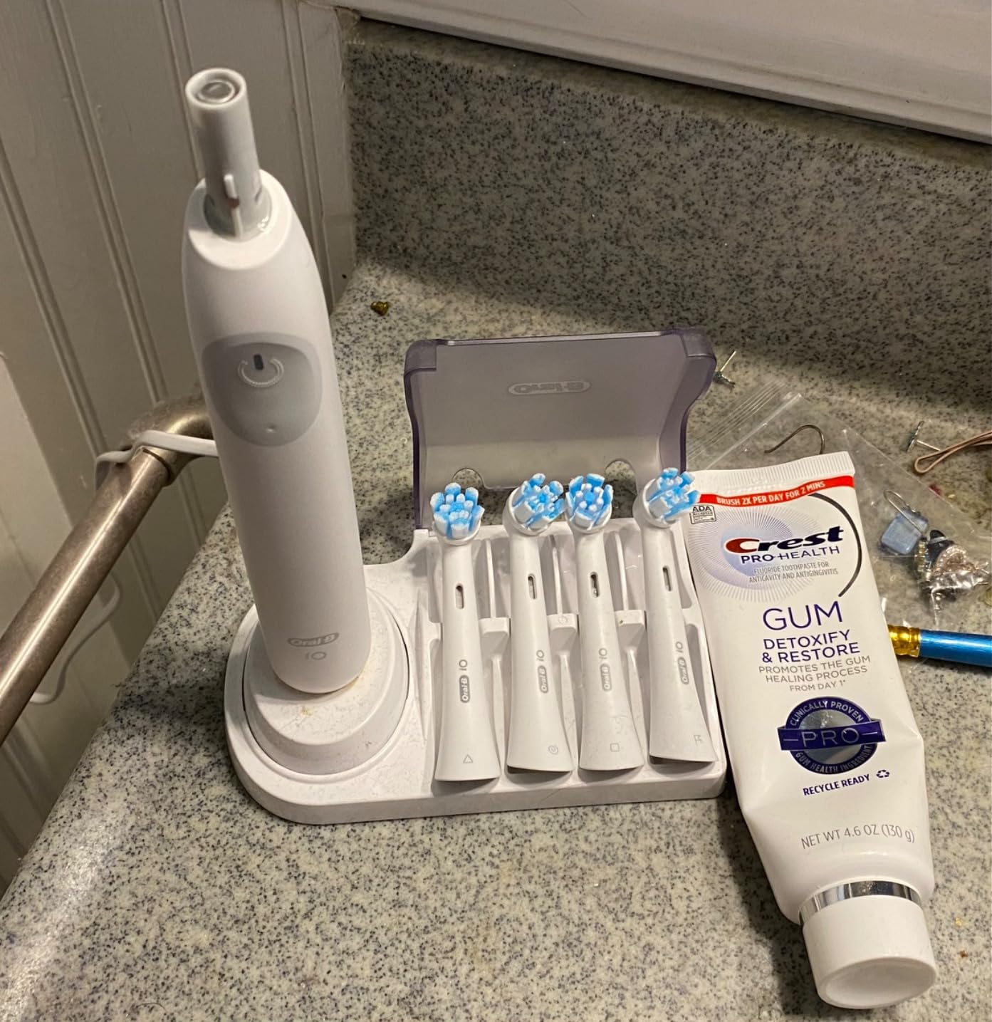 Oral-B Rechargeable Electric Toothbrush, iO2 Starter Kit, 3 Cleaning Modes, Automatic Pressure Sensor to Protect Gums, 2 Brush Heads, Forest Green customer photo 2