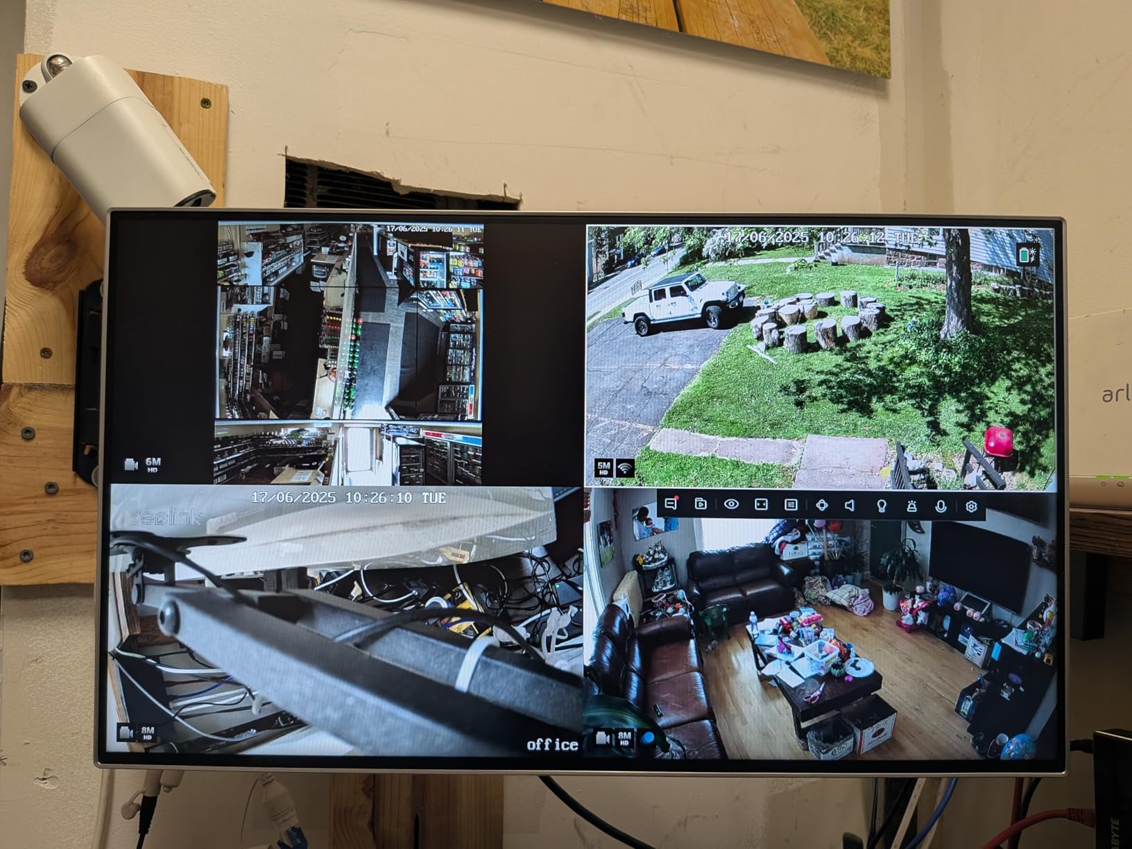 REOLINK Argus PT Ultra First 4K Solar Security Cameras Wireless Outdoor customer photo 2