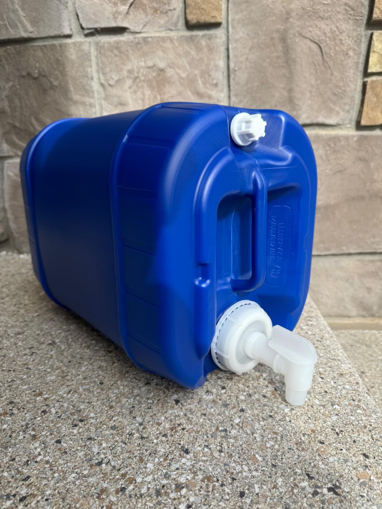 5-Gallon Stackable Water Storage Containers, 8 Lids + 2 Spigot, Easy Fill, Survial Supply Emergency Water Storage for Camping and Disaster Preparedness, RV, 30 Gallon (6 Tanks) customer photo 1
