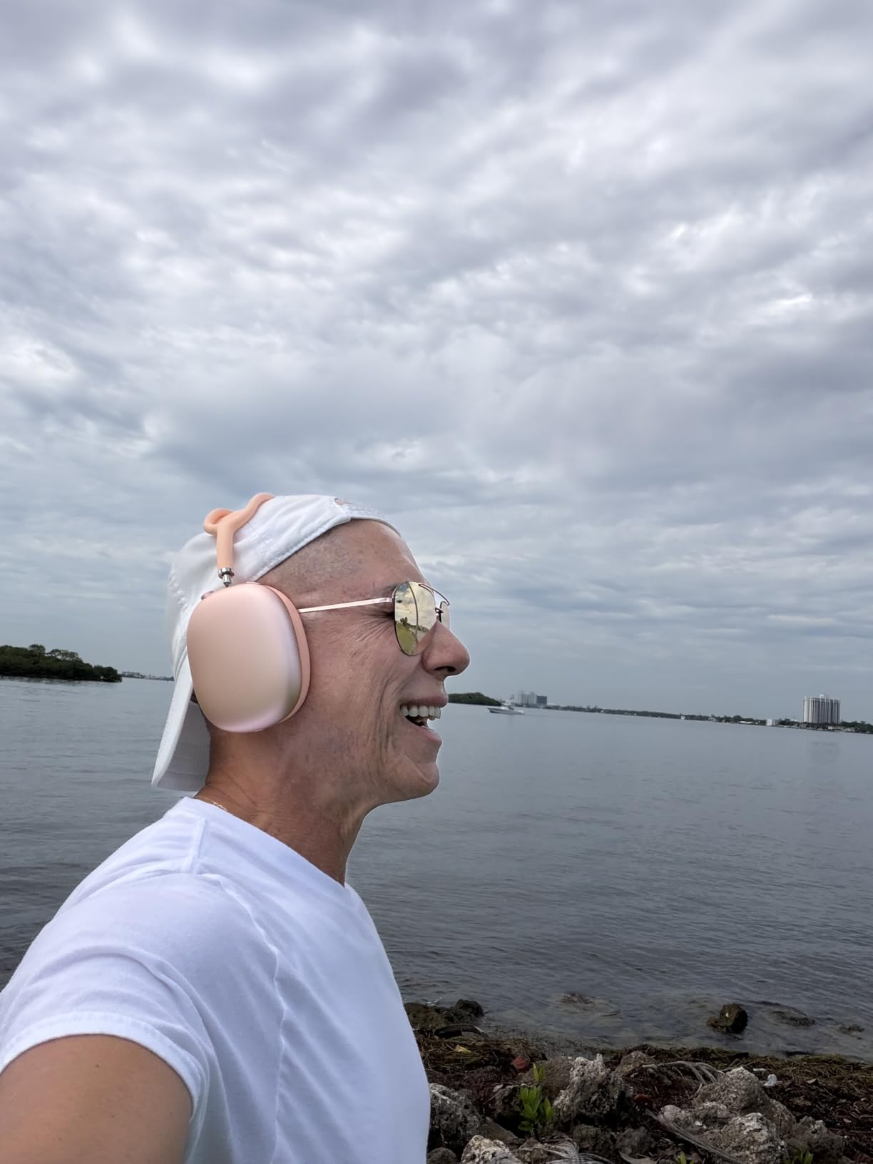AirPods Max Renewed customer photo 1