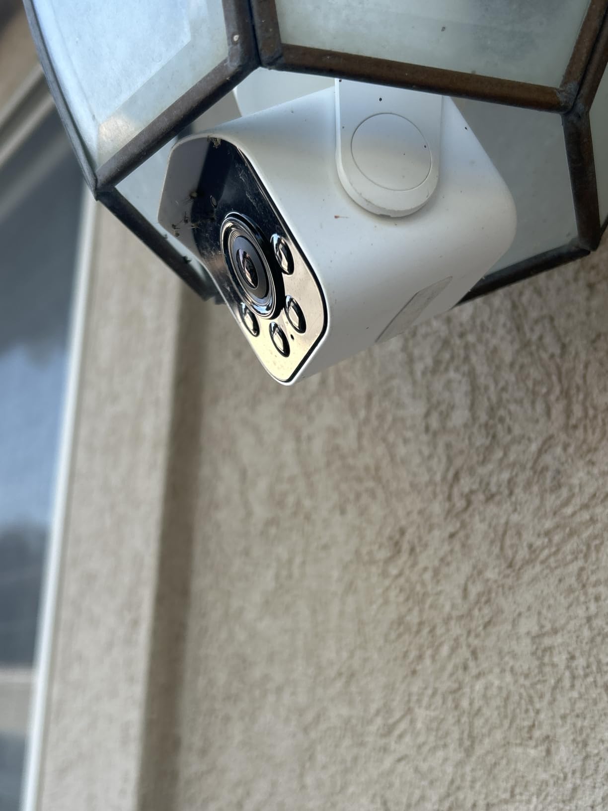 WYZE Bulb Cam - 2K HD Smart Light Bulb Security Camera, E26 Socket customer photo 1