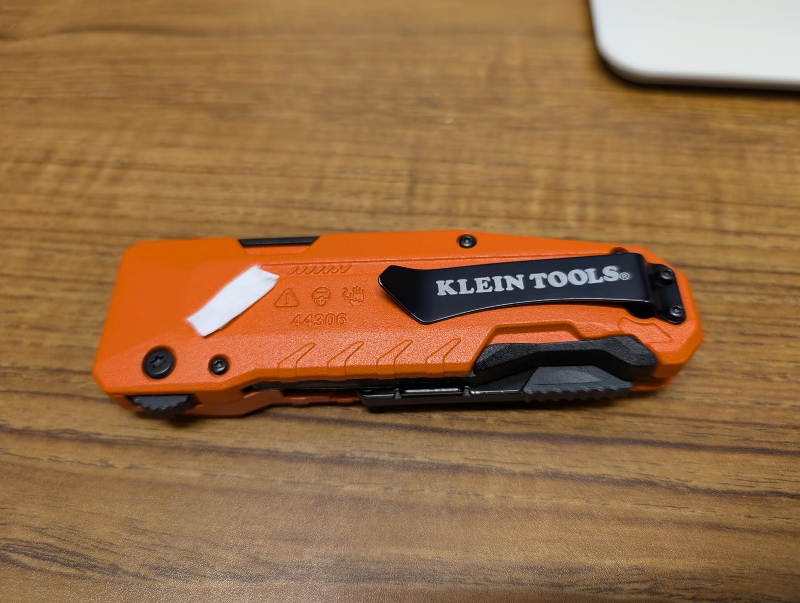 Klein Tools 44306 FLICKBLADE 2-in-1 Folding Utility Knife and Scraper with Built-In Blade Storage, Dual Locking Positions, Includes 3 Triple-Ground Carbon Steel Blades customer photo 1
